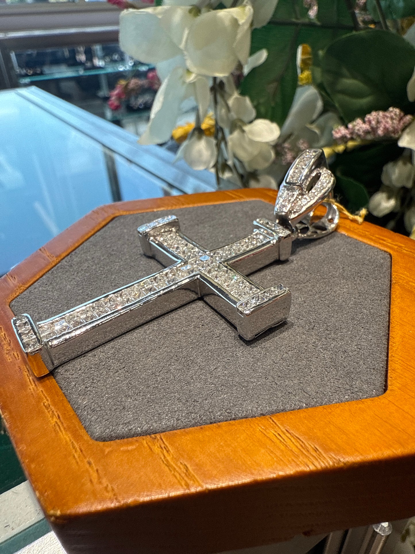 Diamond cross
