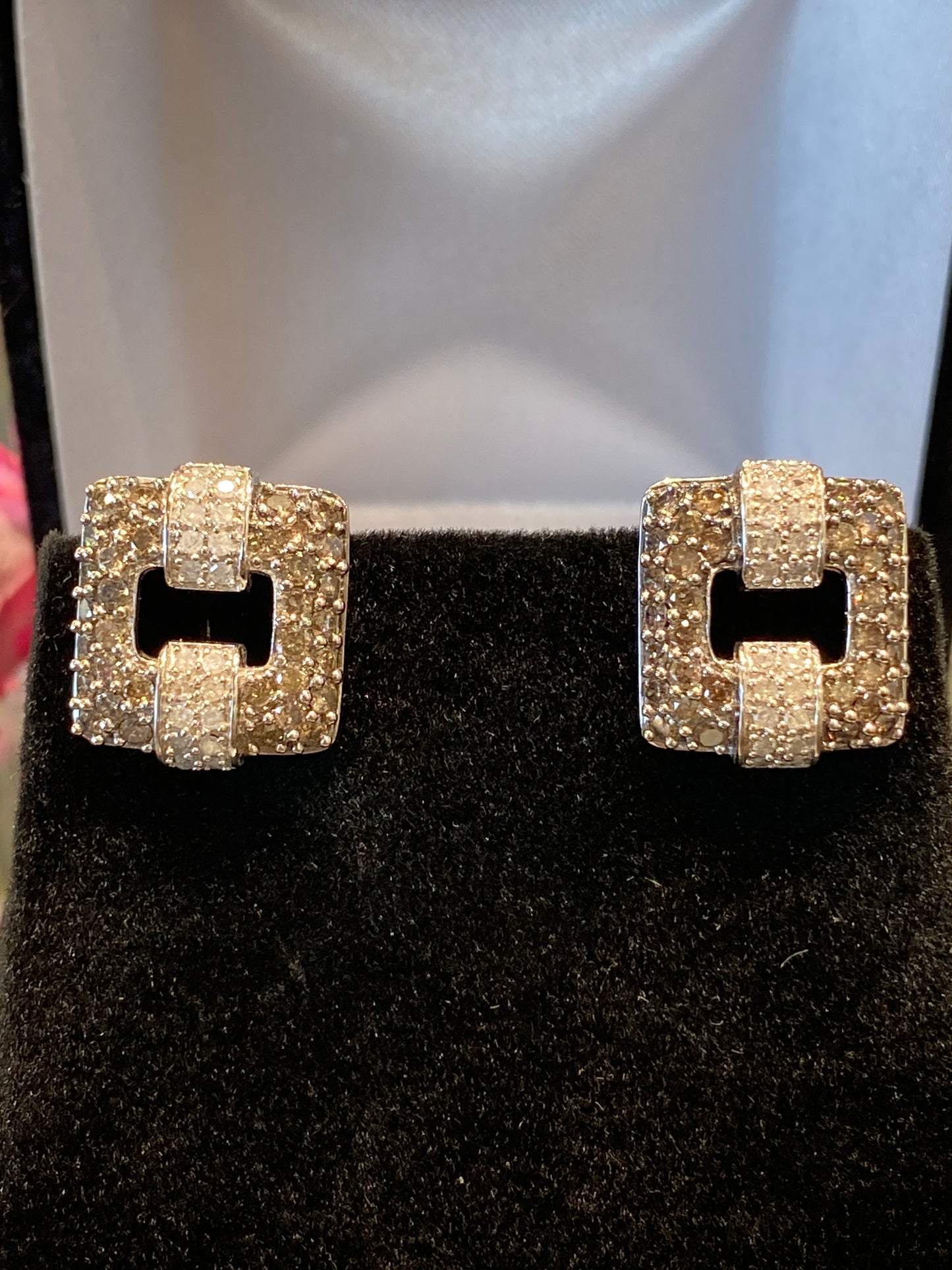 10k White Gold Diamond Earrings