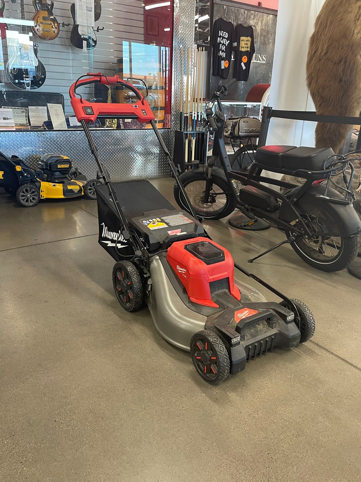 Cordless Milwaukee Lawnmower (126691) MMP