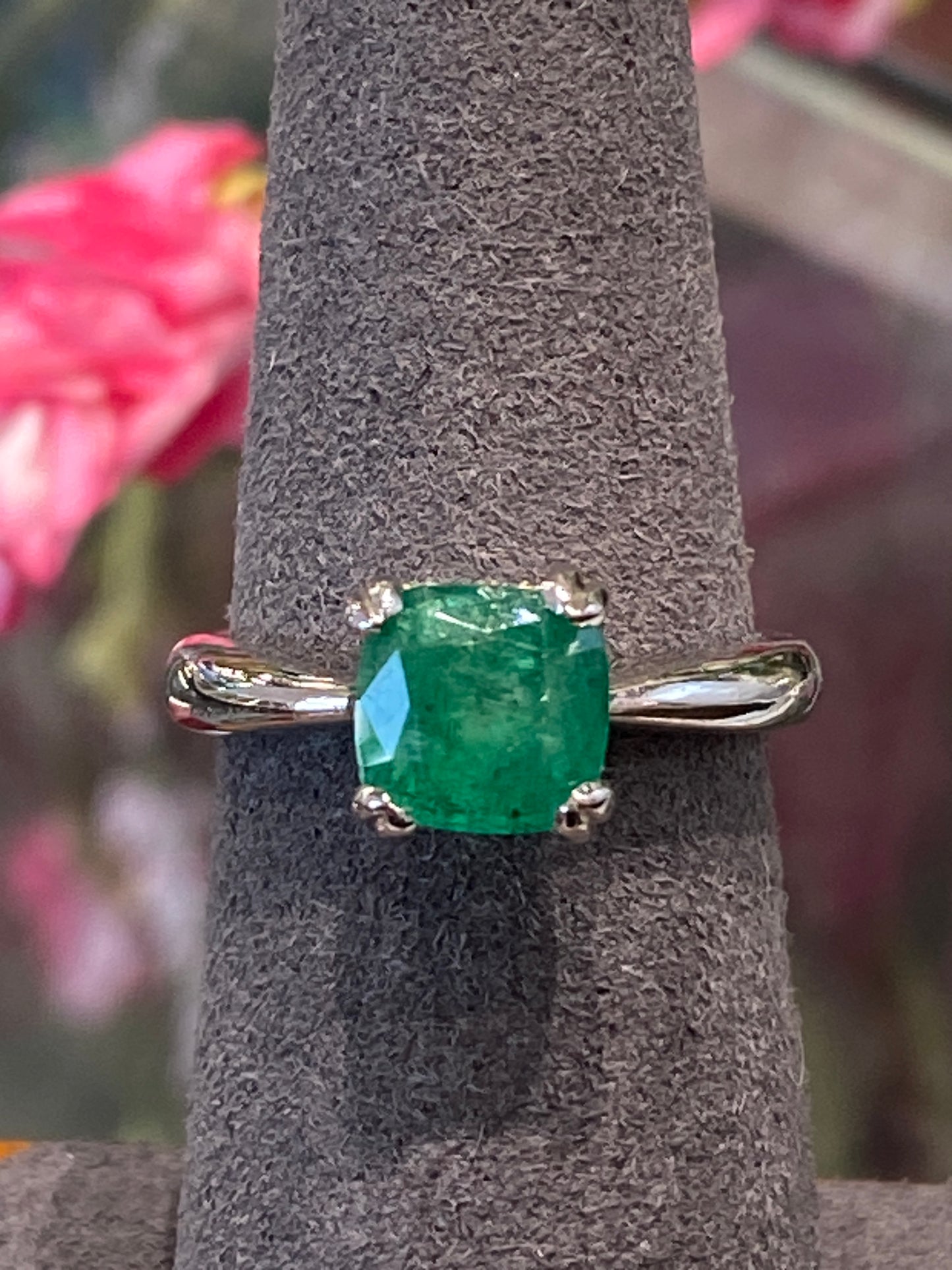 14k White Gold Emerald & Diamond Ring