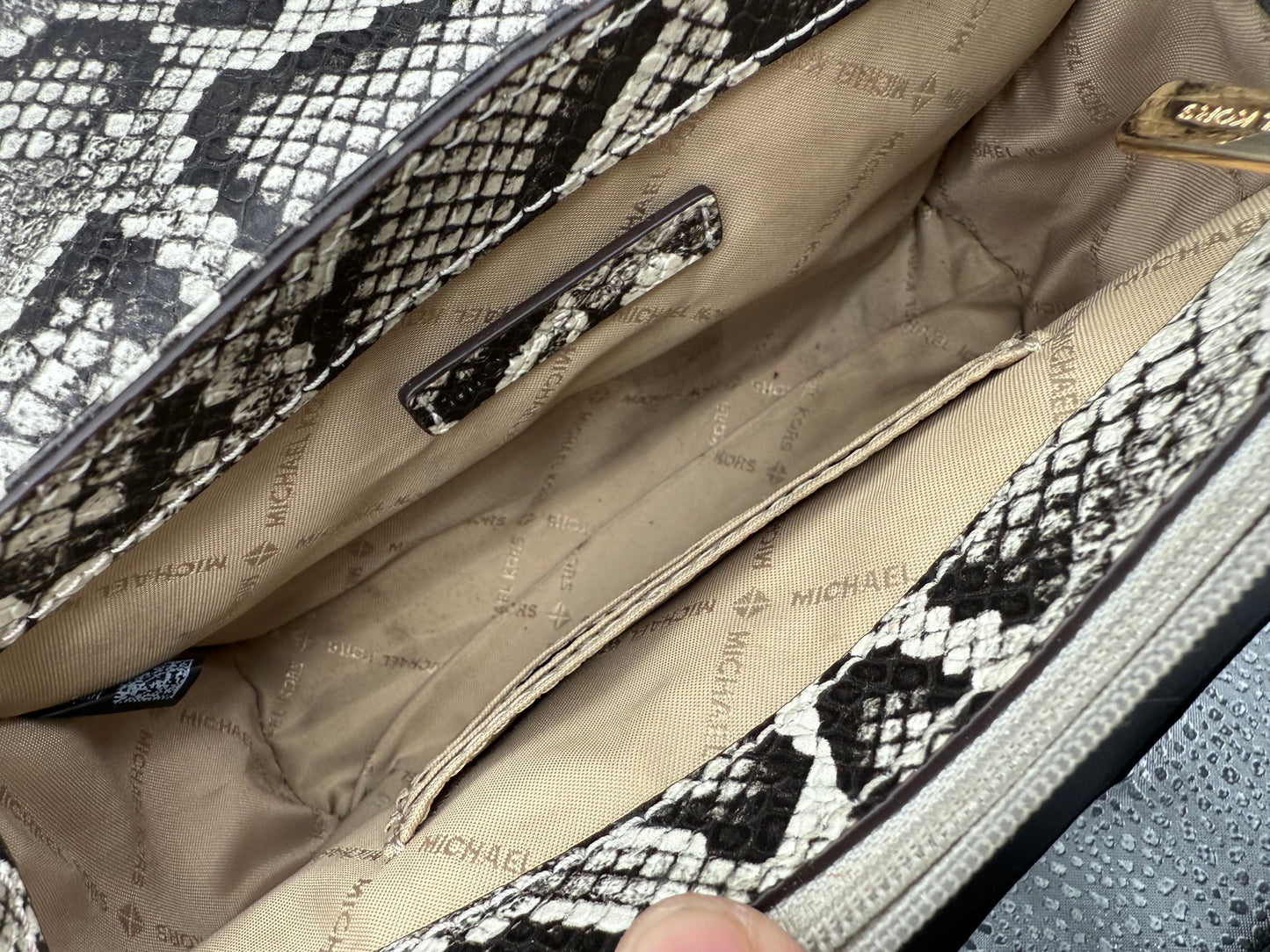 Hand bag