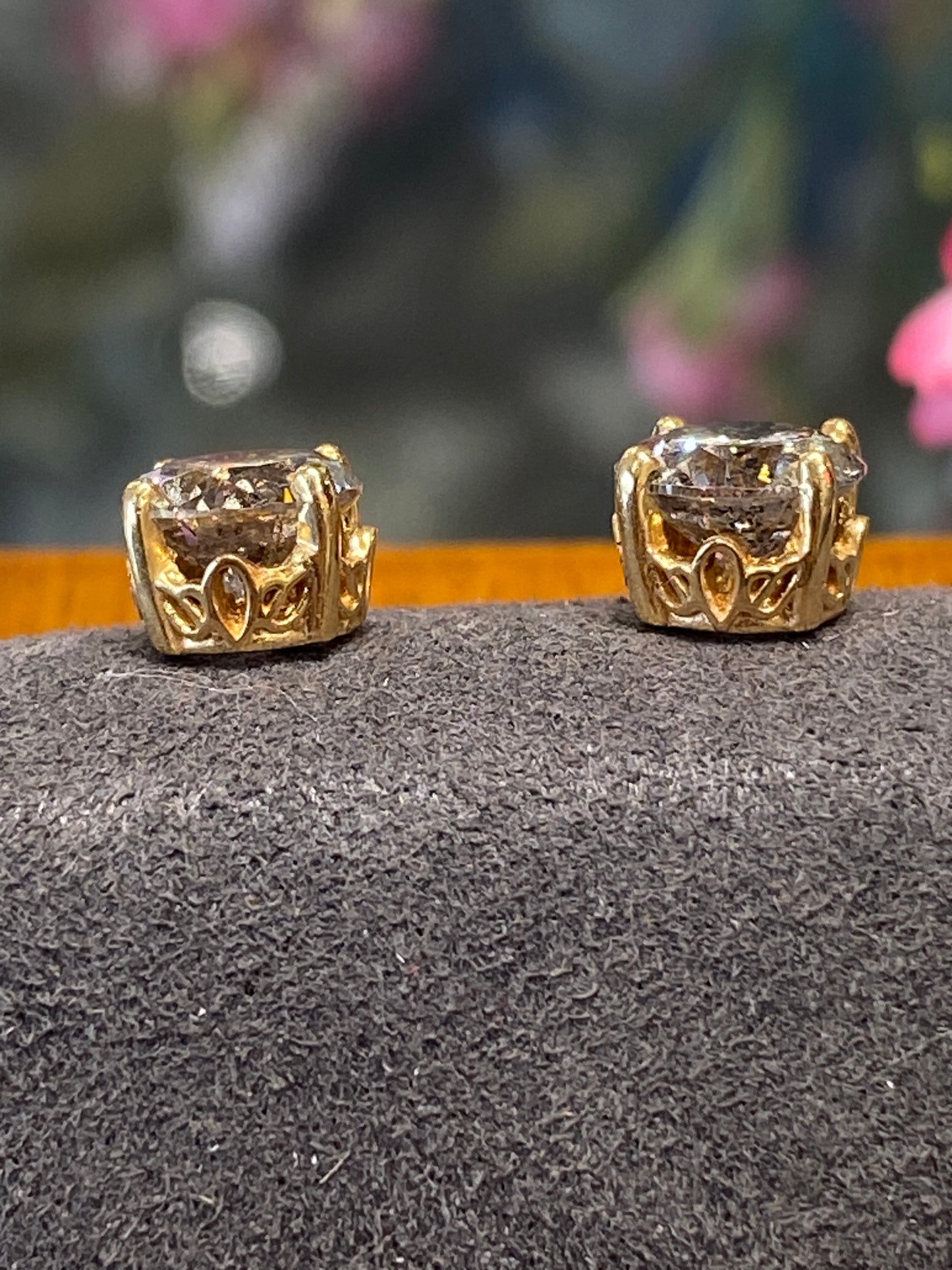 18k Yellow Gold Diamond Stud Earrings