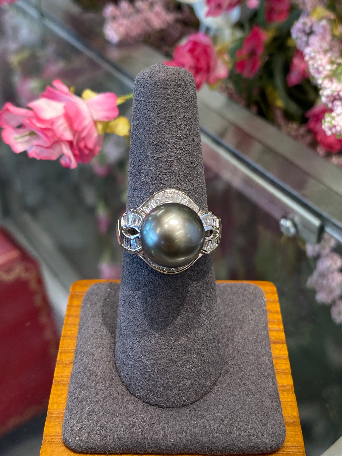 18k White Gold Pearl & Diamond Ring