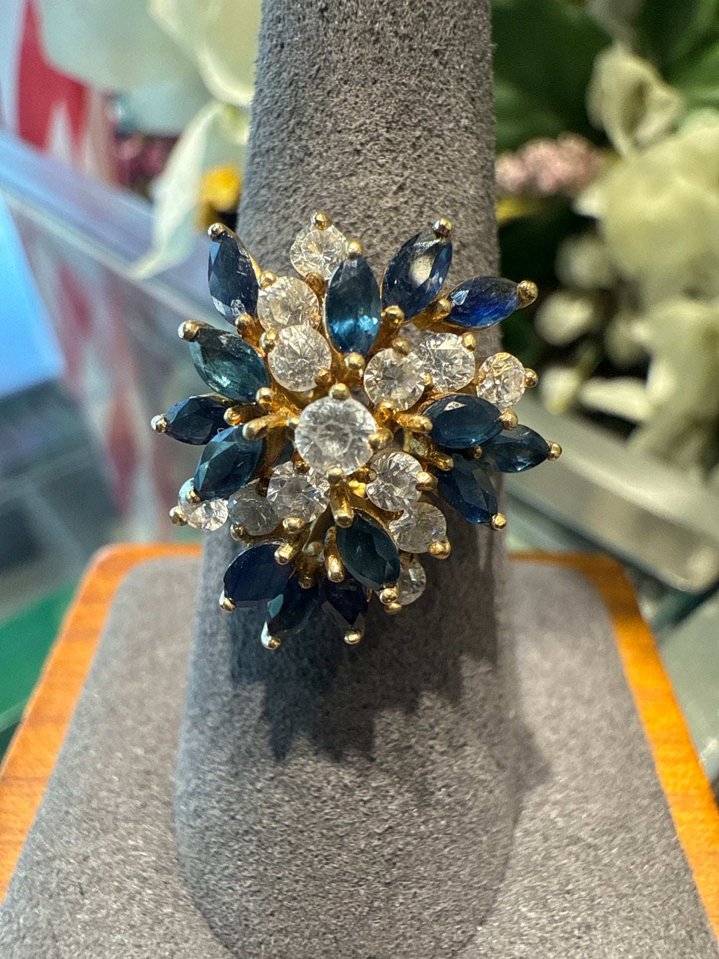 Gold cluster ring