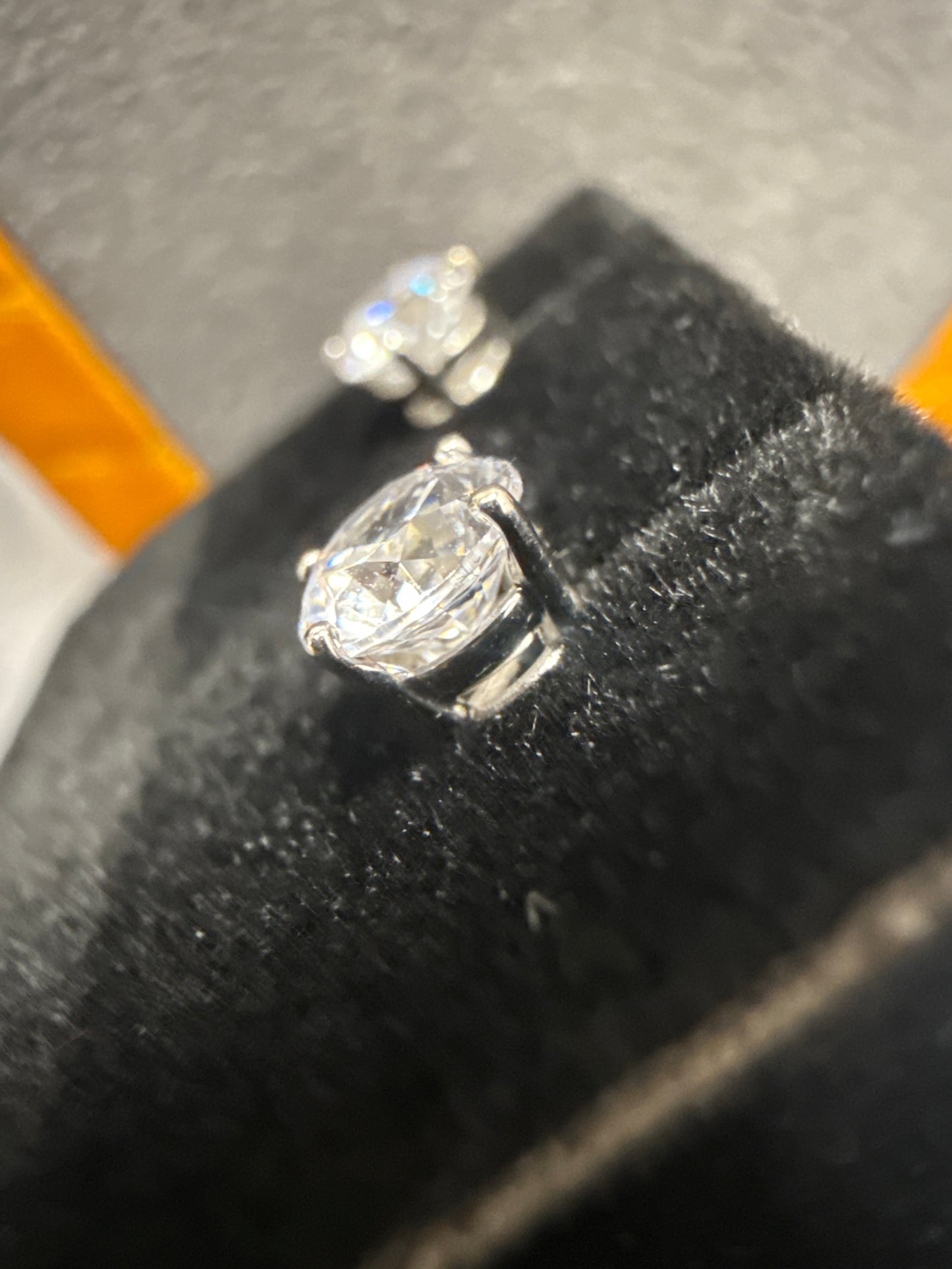 White gold studs