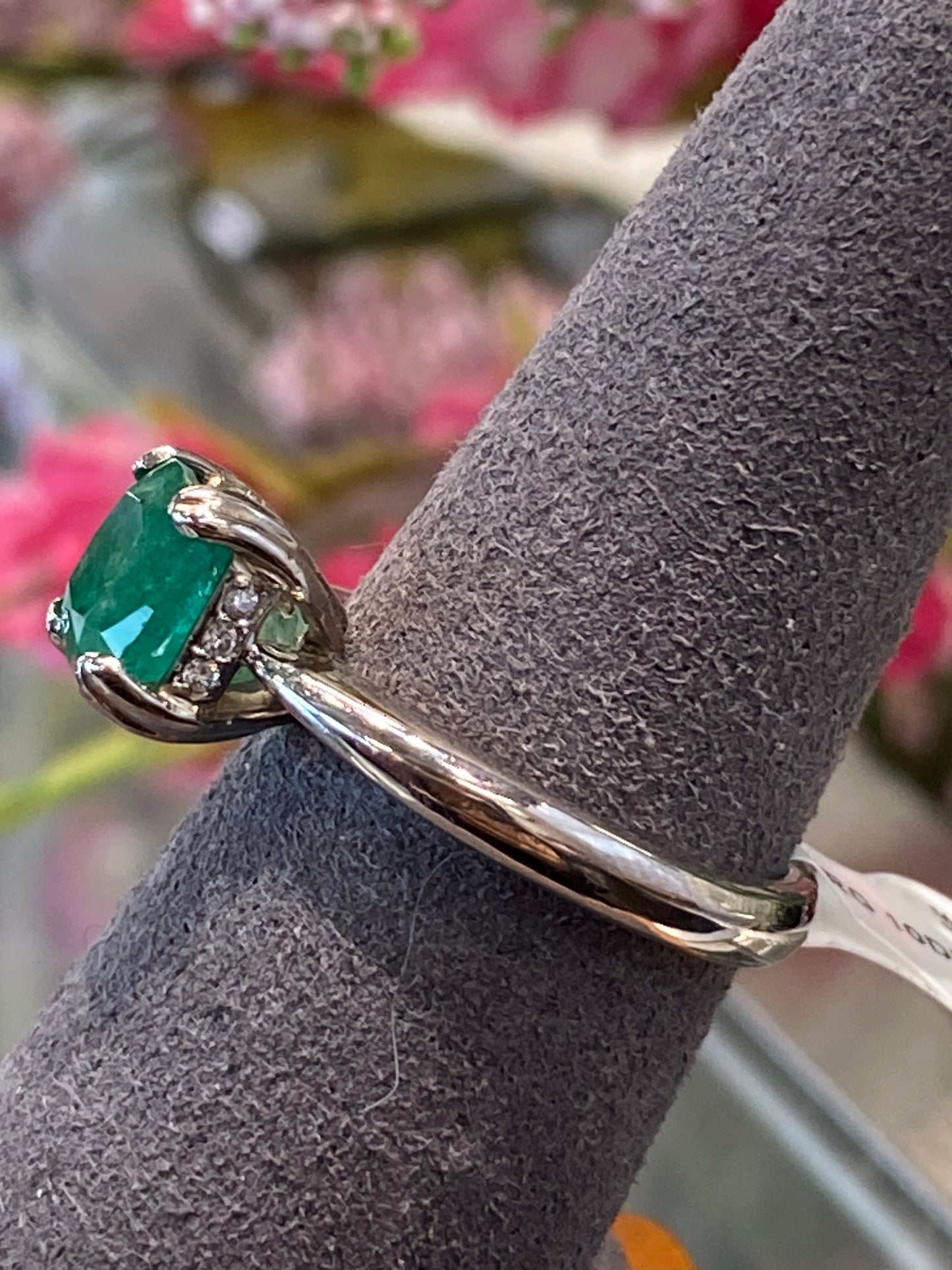 14k White Gold Emerald & Diamond Ring