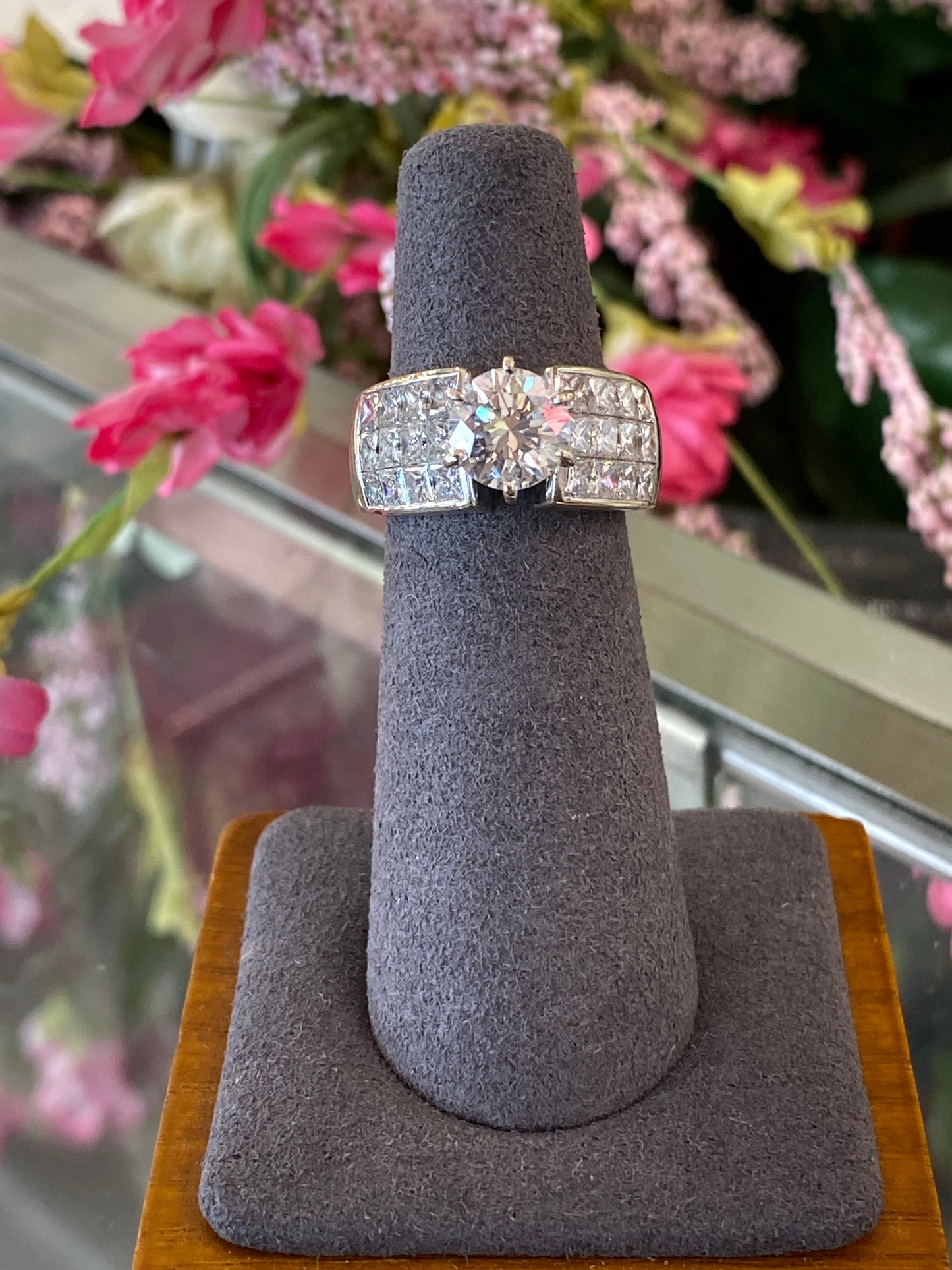 18k White Gold Diamond Engagement Ring