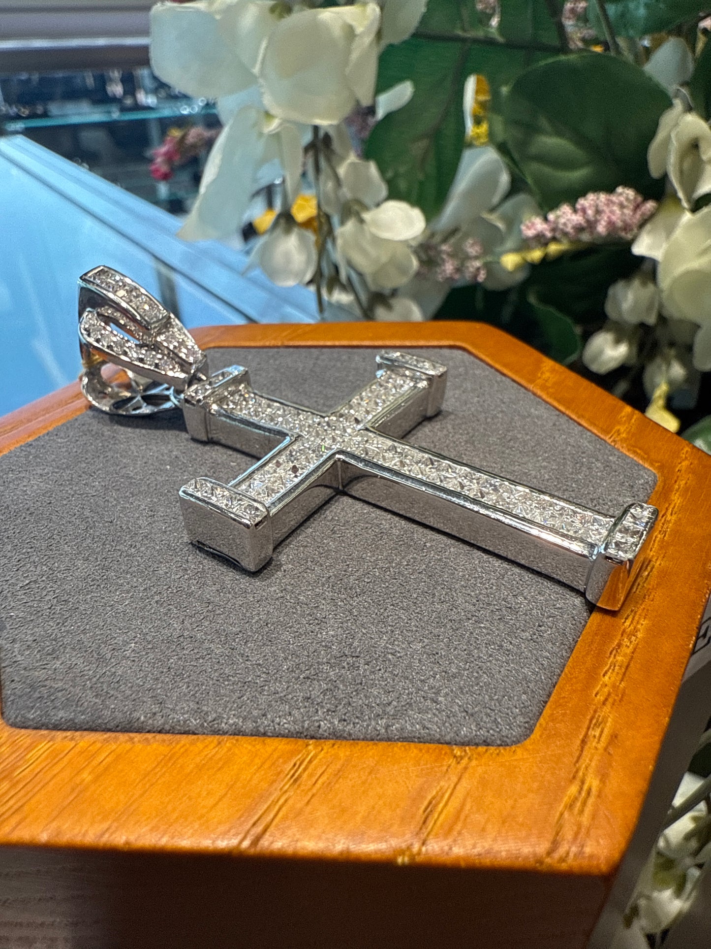 Diamond cross