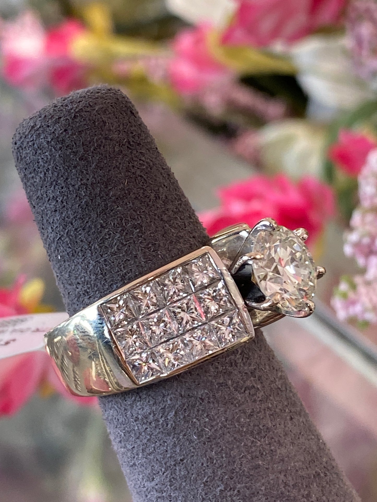18k White Gold Diamond Engagement Ring