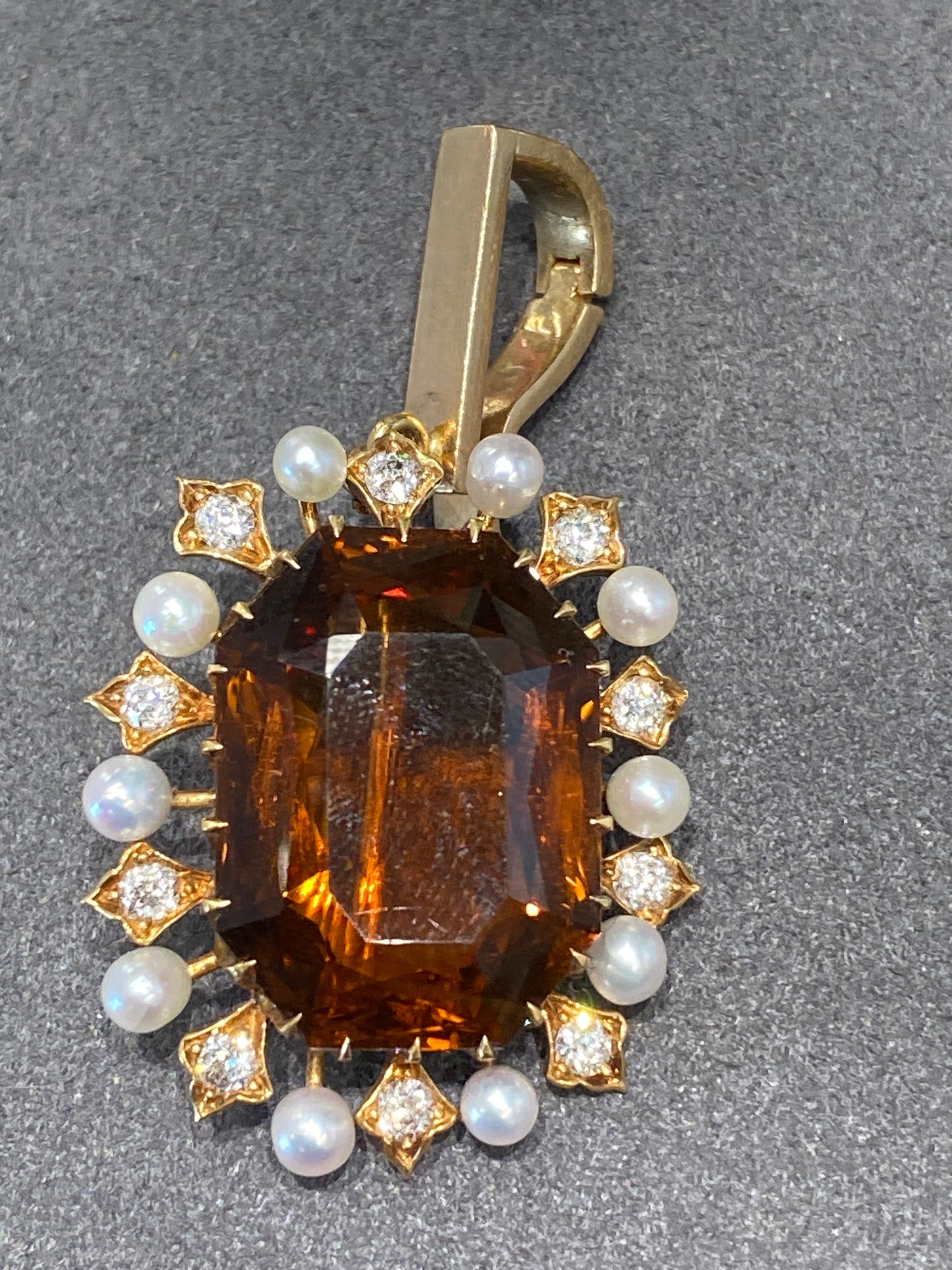 18k Yellow Gold Pendant/Brooch