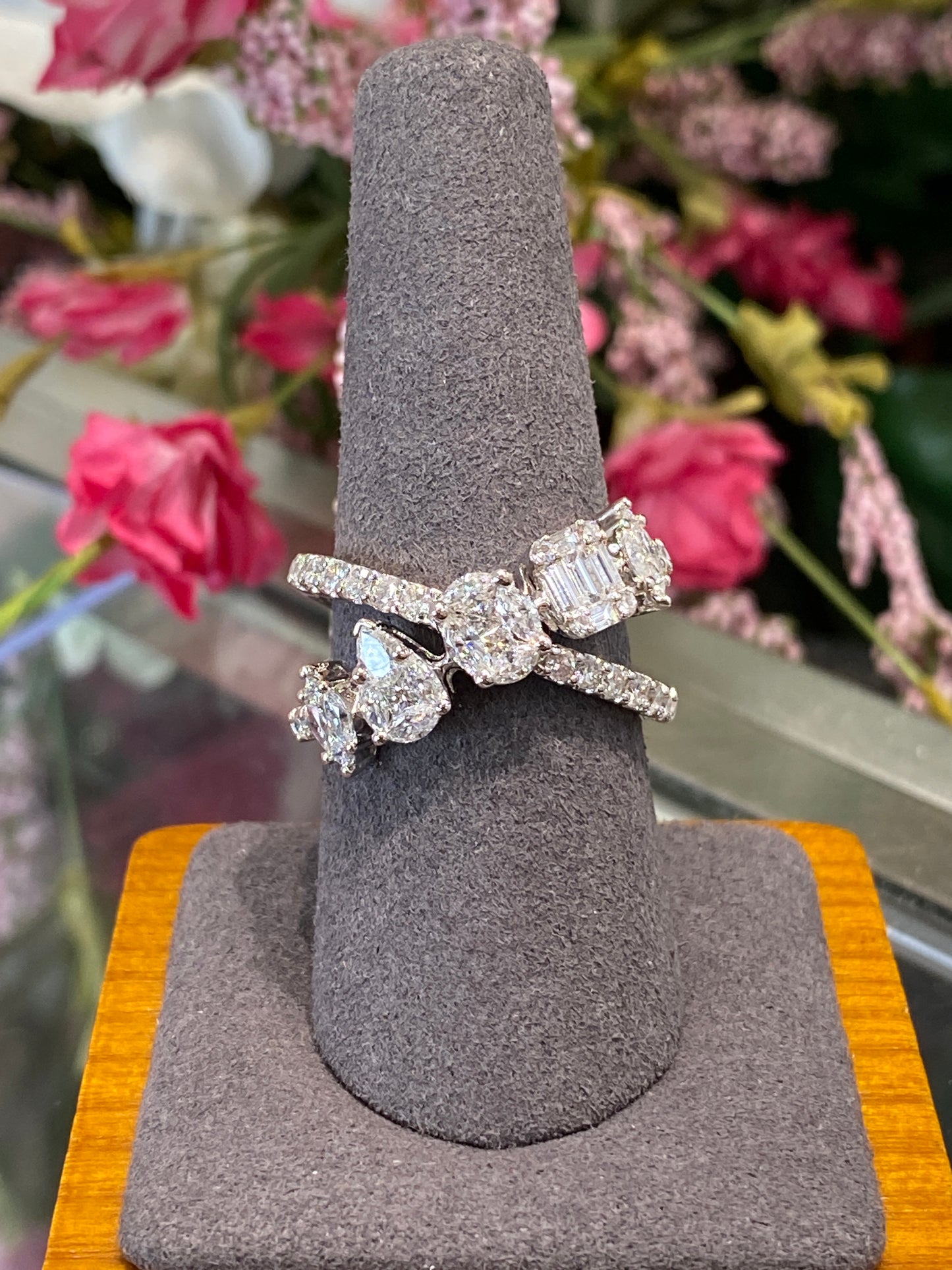 18k White Gold Diamond Ring