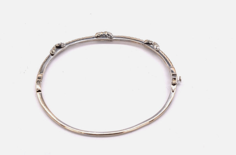 18k White Gold Diamond Bangle