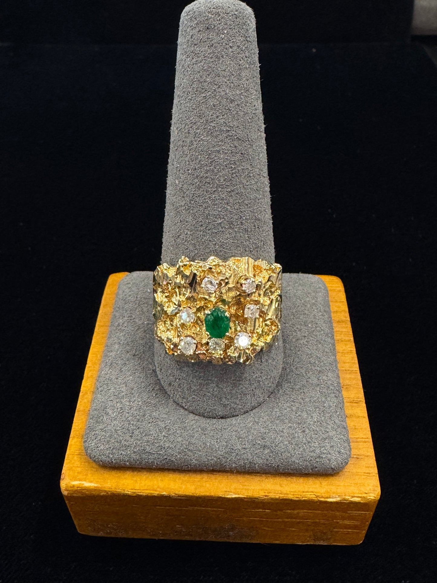 Men’s yellow gold nugget/diamond Ring