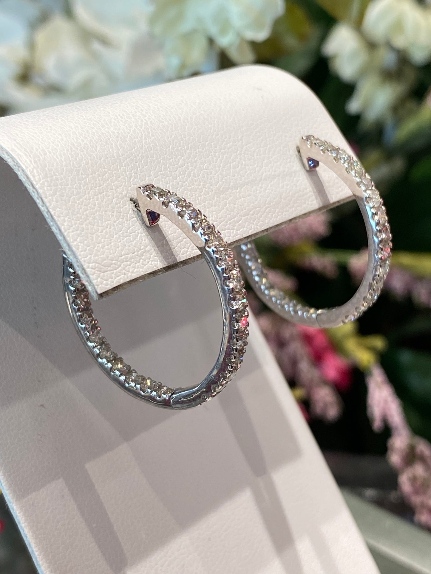 10k White Gold Diamond Hoop Earring’s