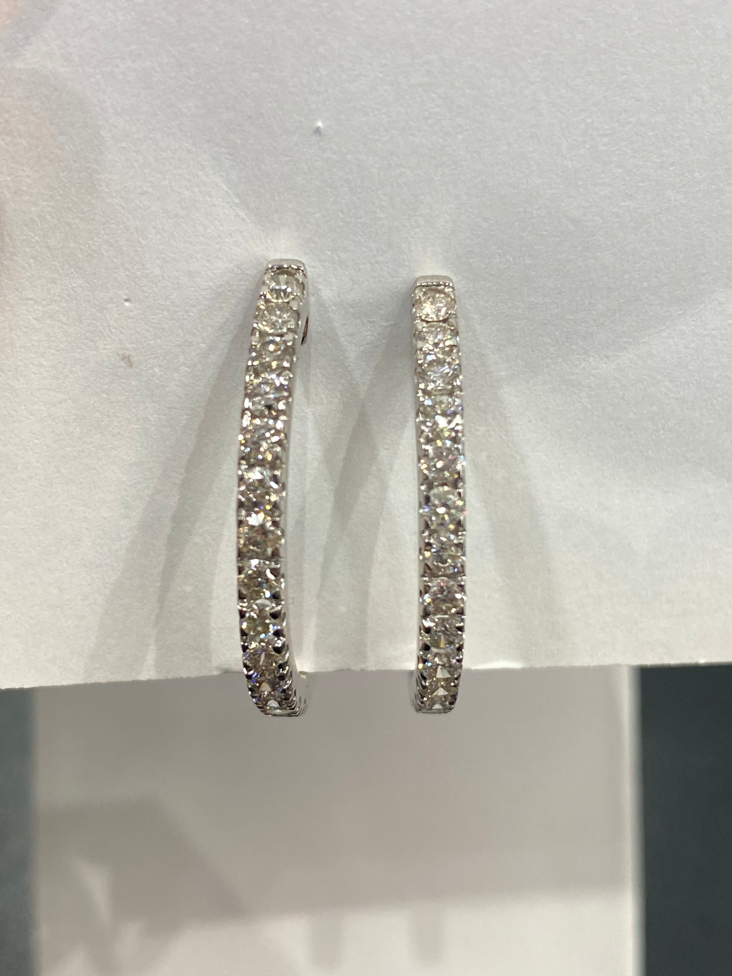 10k White Gold Diamond Hoop Earring’s