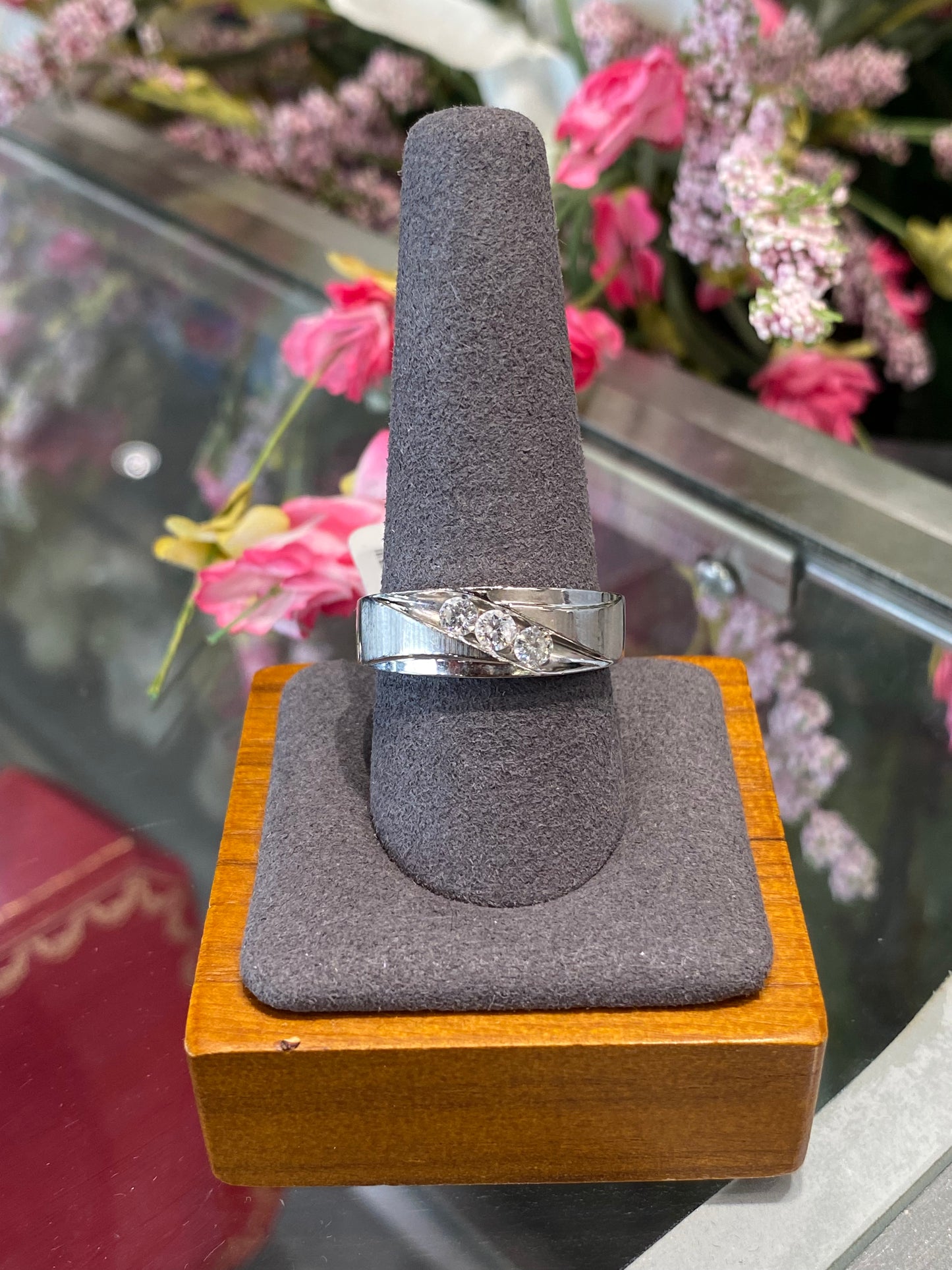 10k White Gold Diamond Band