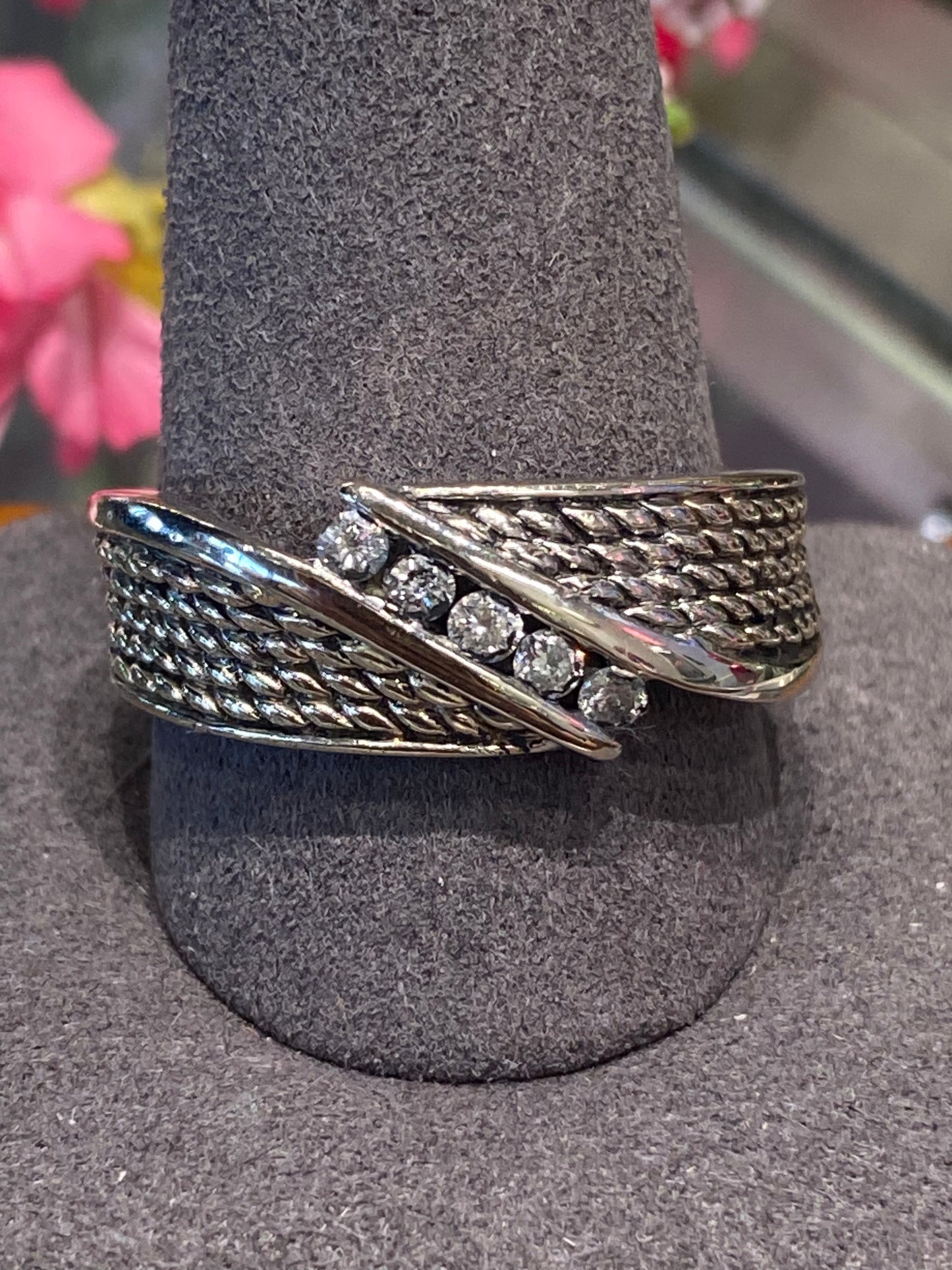 10k White Gold Diamond Ring