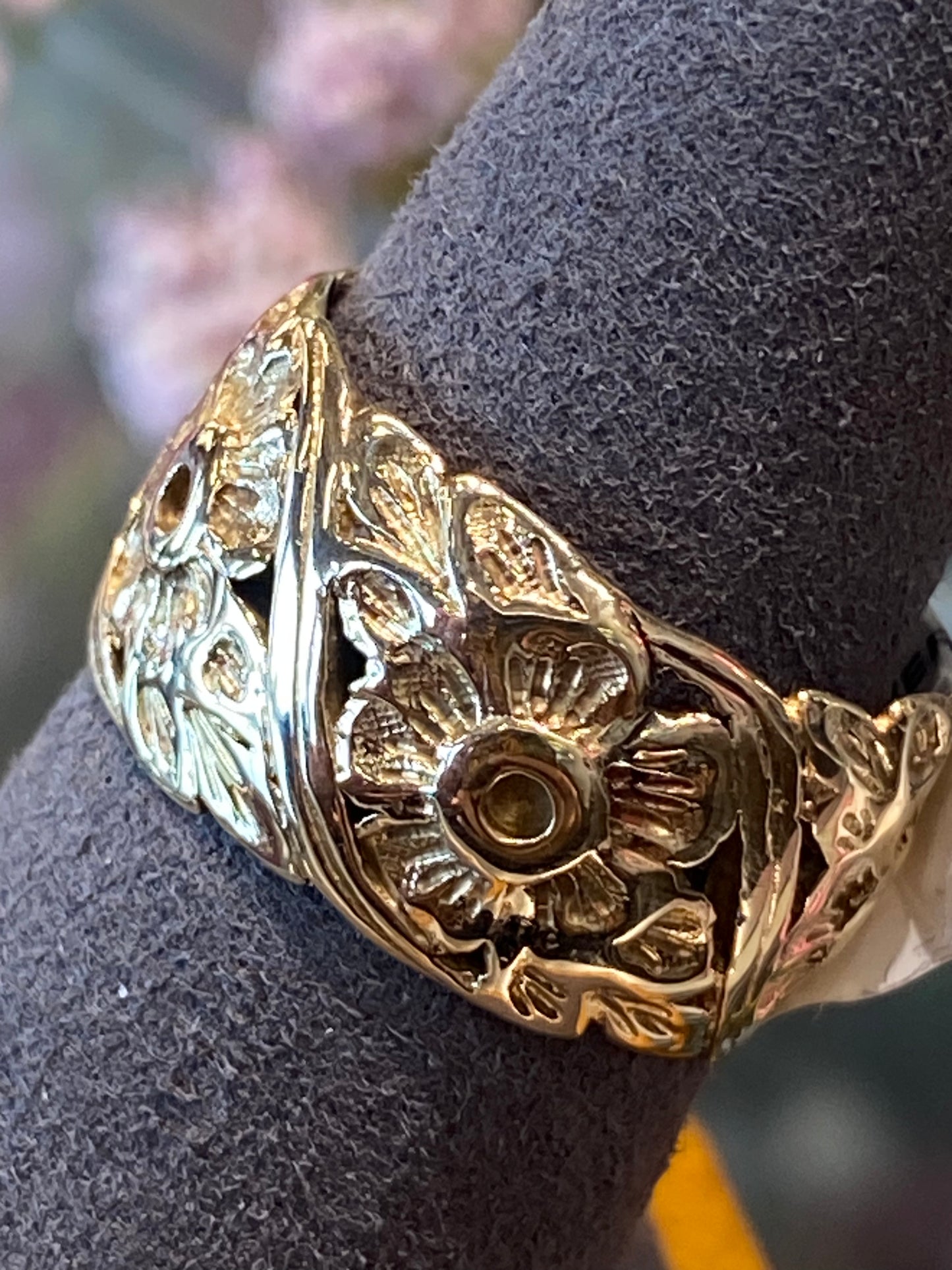 14k Yellow Gold Flower Band
