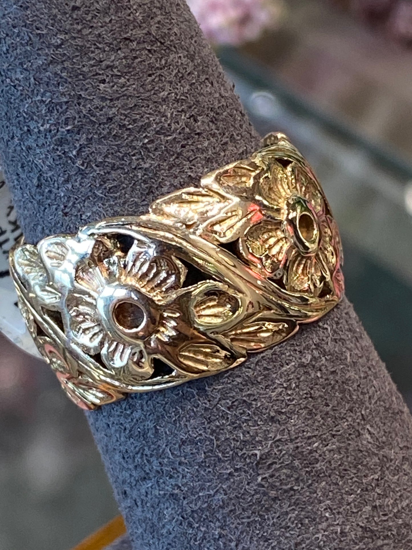 14k Yellow Gold Flower Band