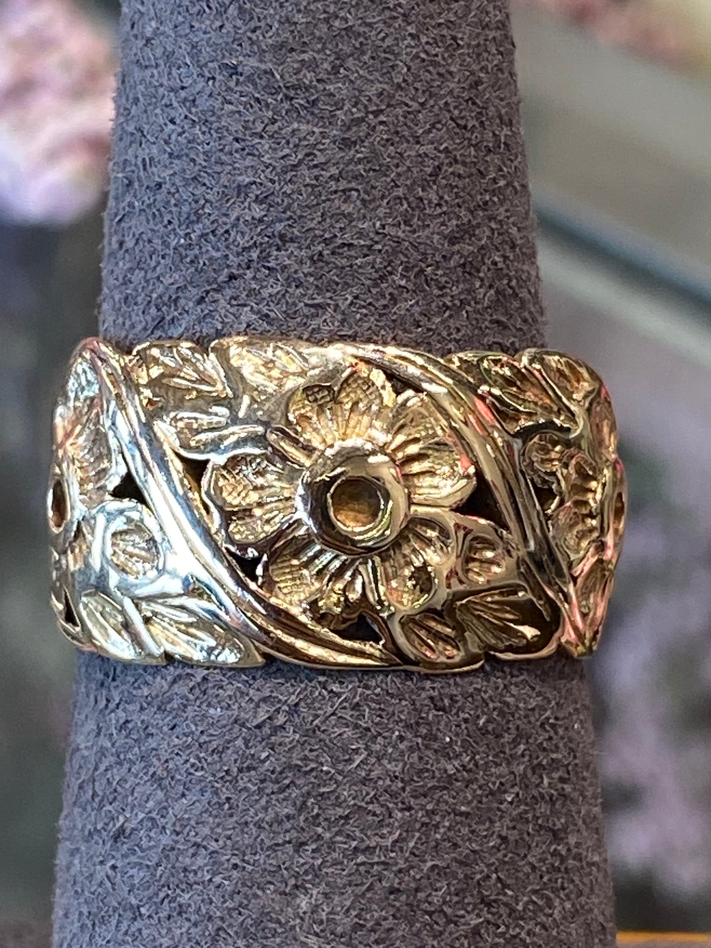 14k Yellow Gold Flower Band