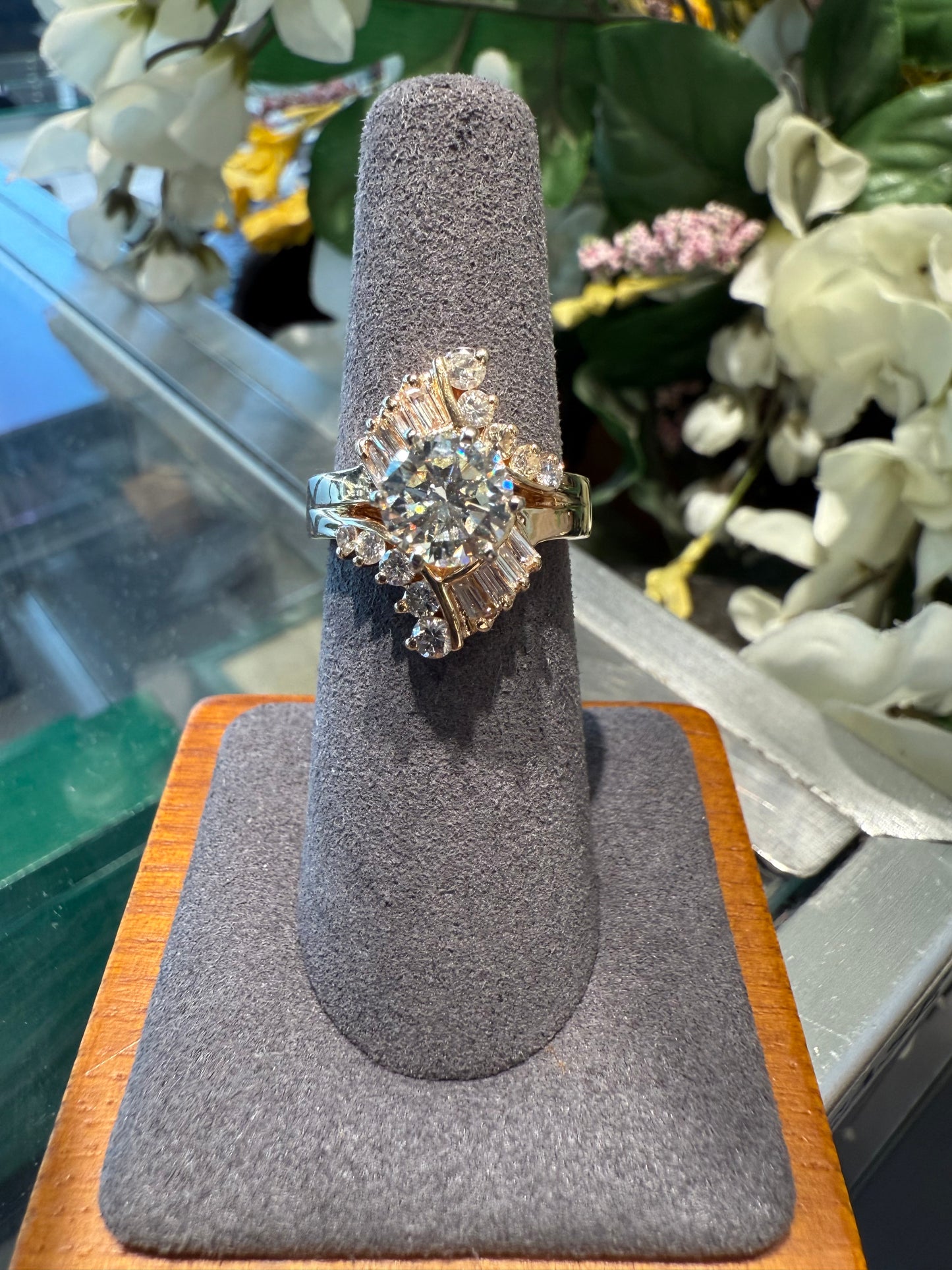 Gold diamond ring