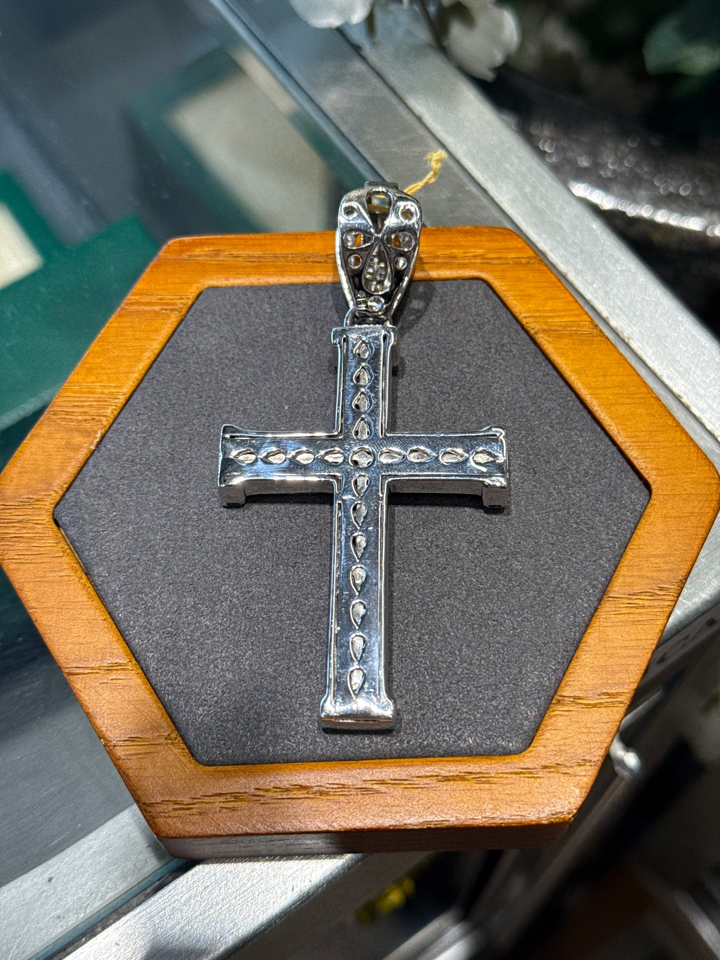 Diamond cross