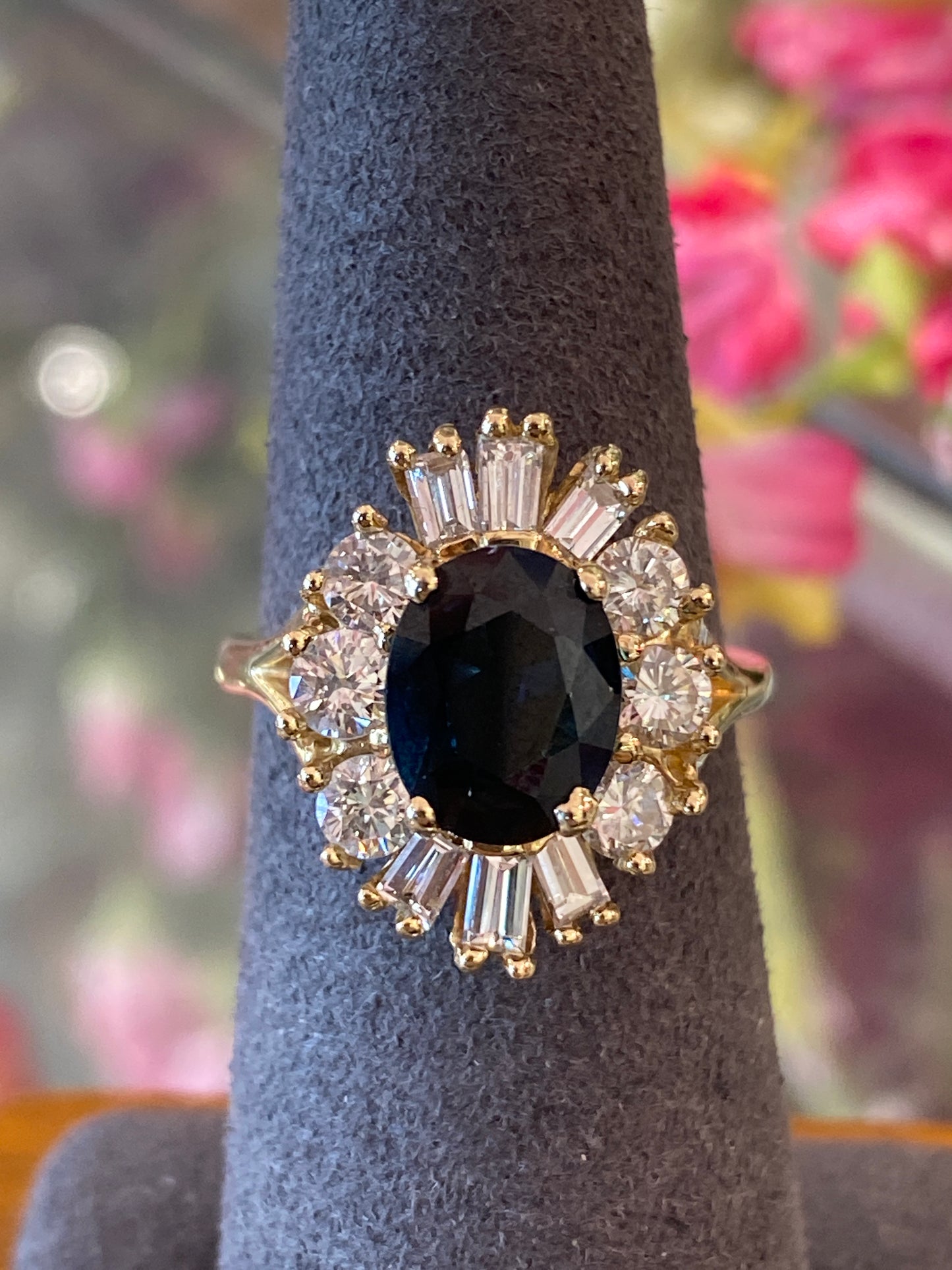 14k Yellow Gold Ring Sapphire & Diamonds