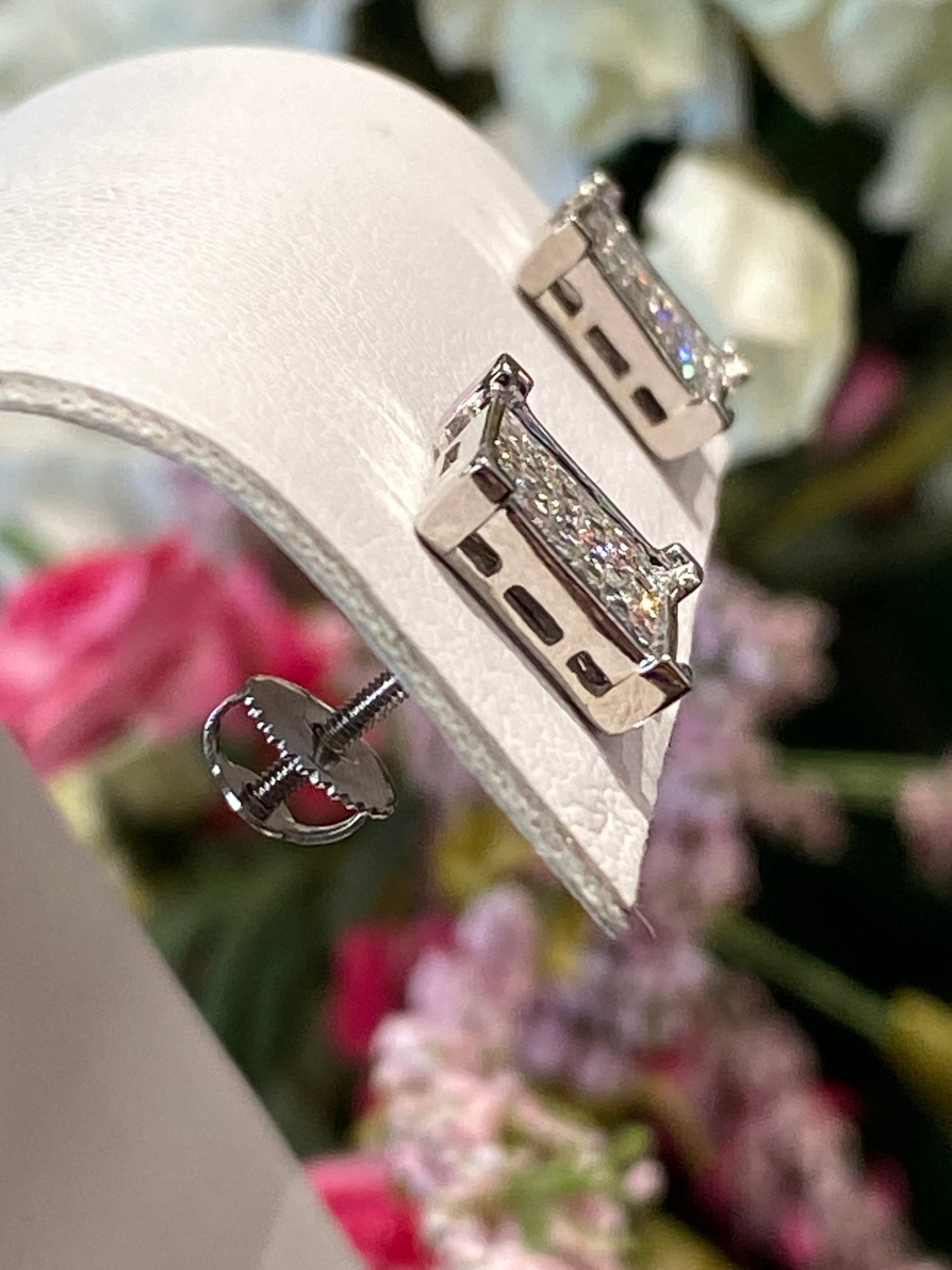 10k White Gold Diamond Studs
