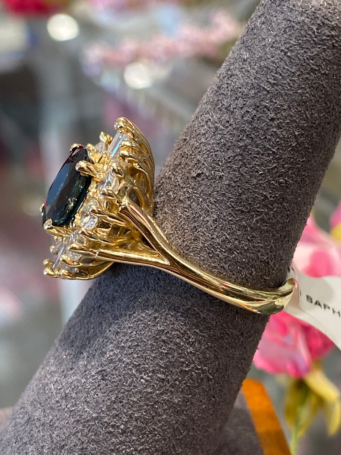14k Yellow Gold Ring Sapphire & Diamonds