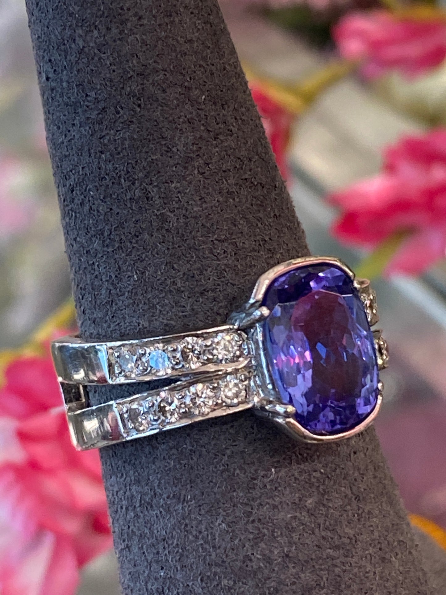18k White Gold Tanzanite Ring