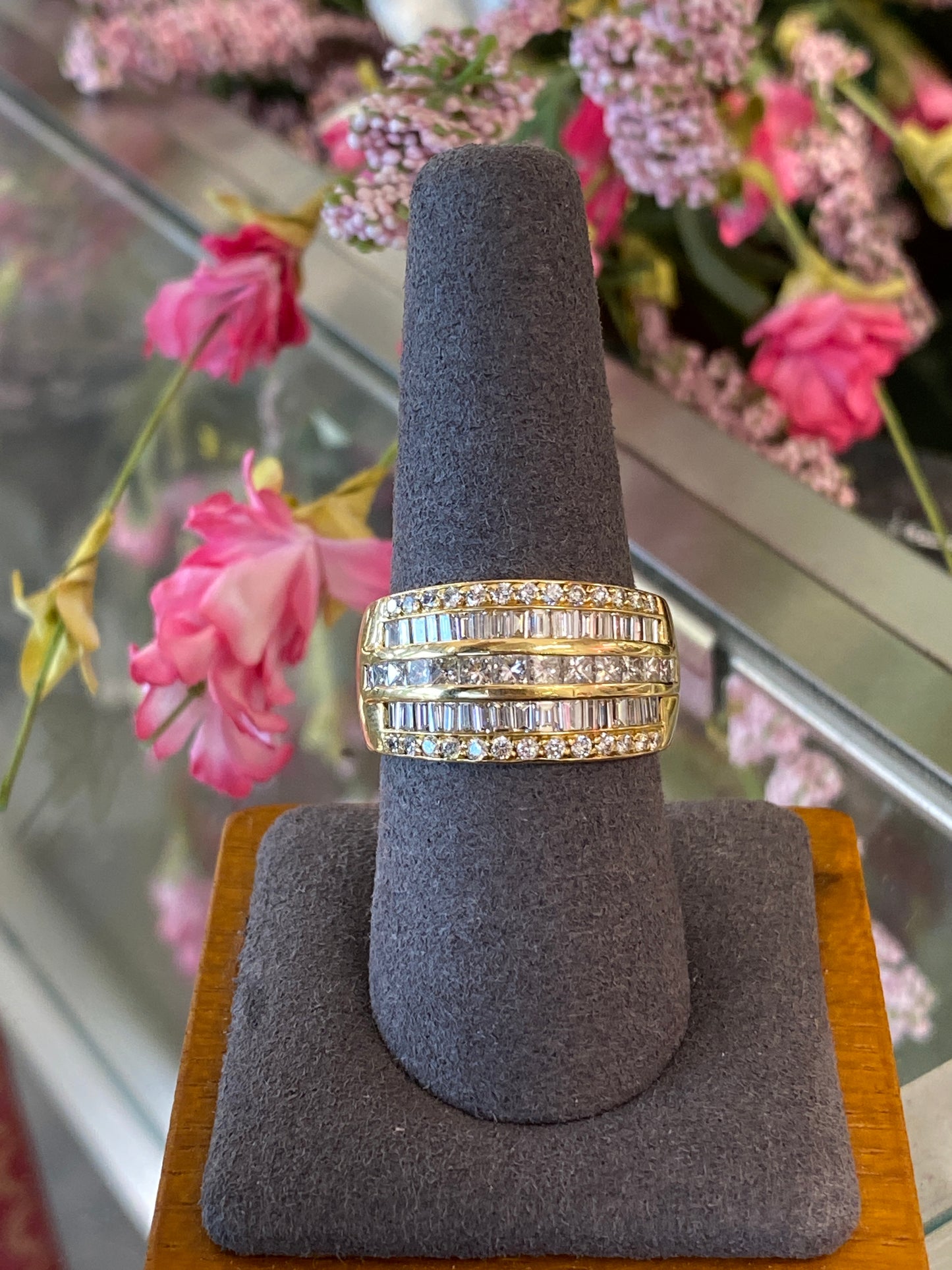 18k Yellow Gold Diamond Band