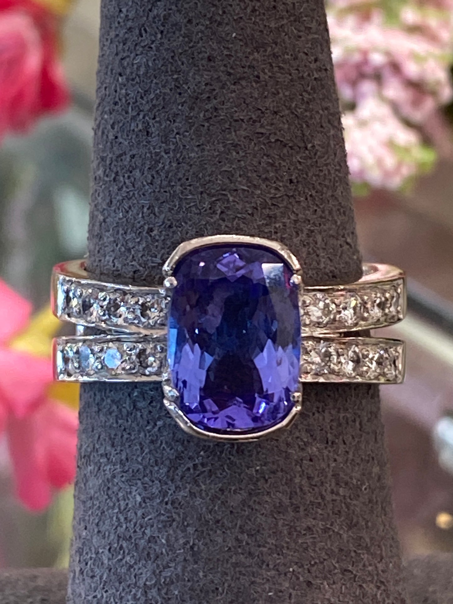 18k White Gold Tanzanite Ring
