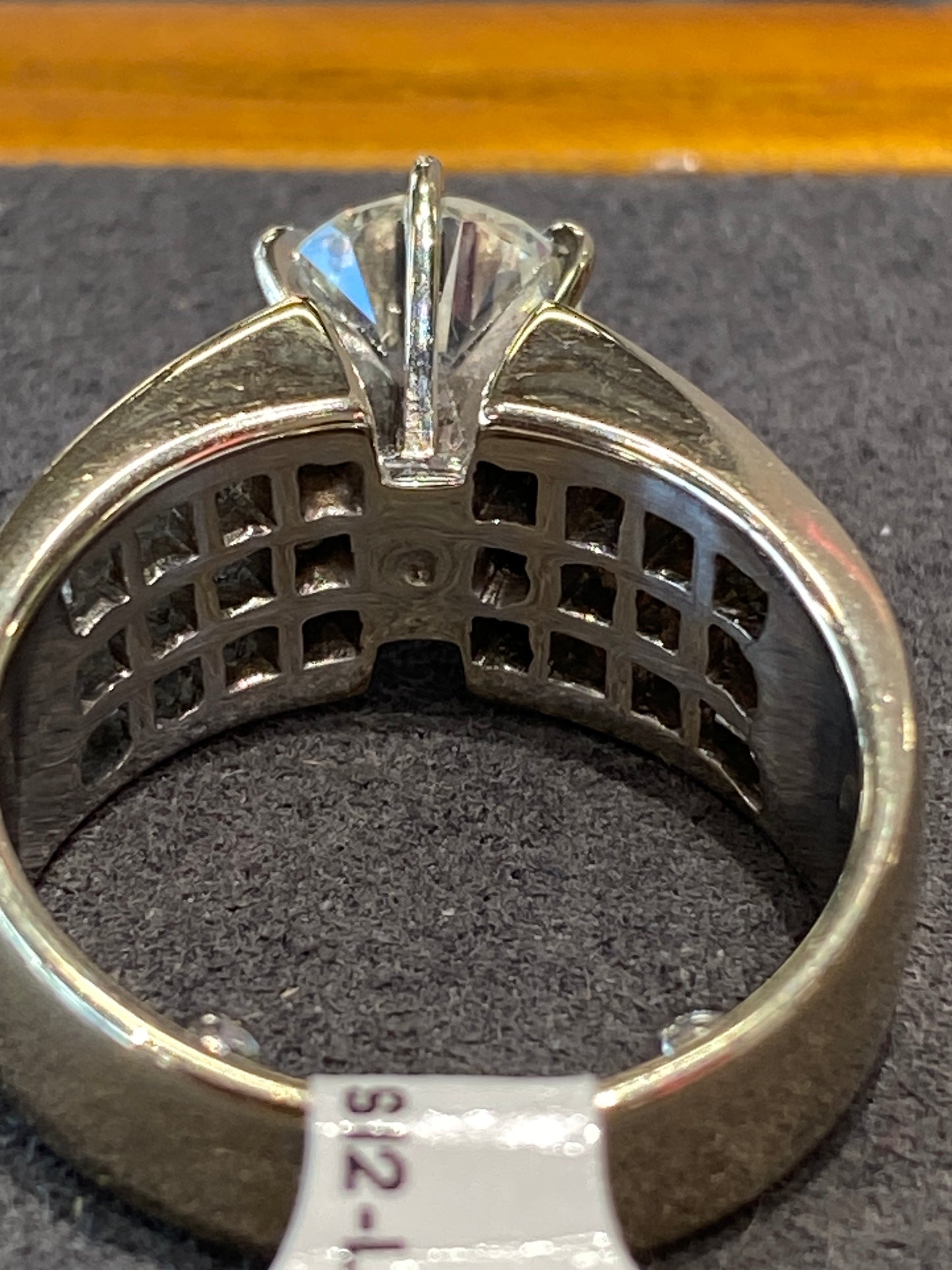 18k White Gold Diamond Engagement Ring