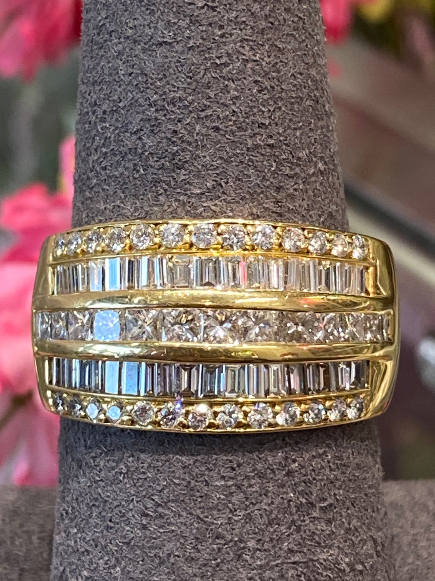 18k Yellow Gold Diamond Band