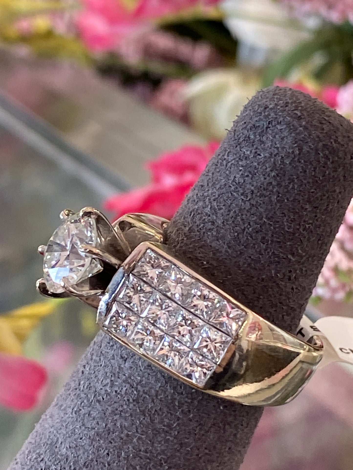 18k White Gold Diamond Engagement Ring