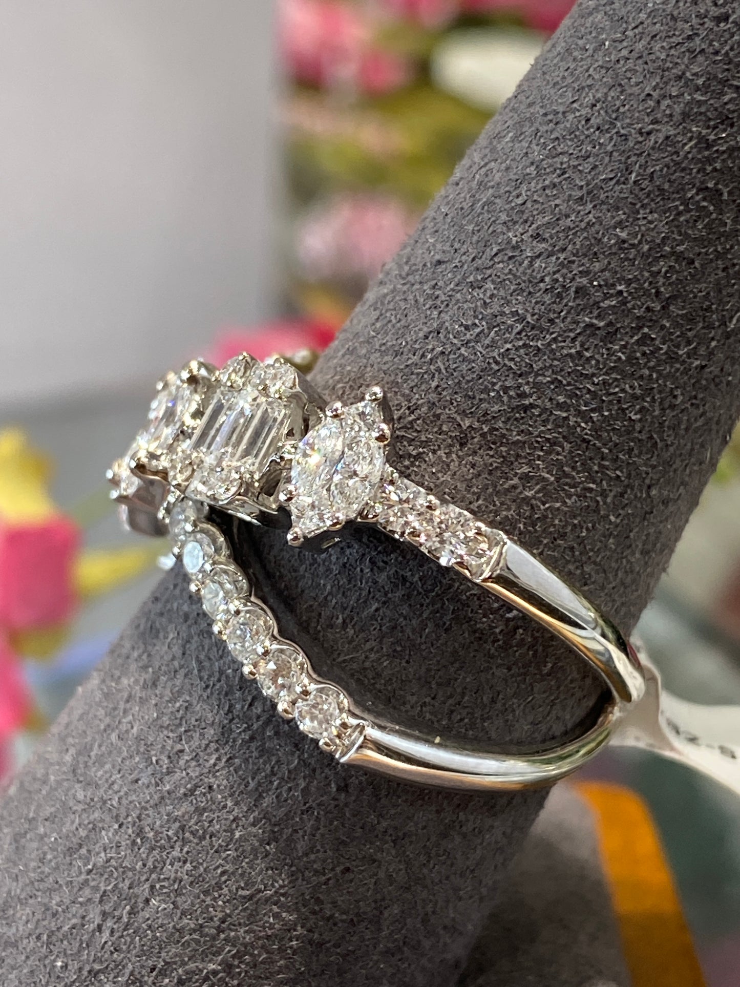18k White Gold Diamond Ring