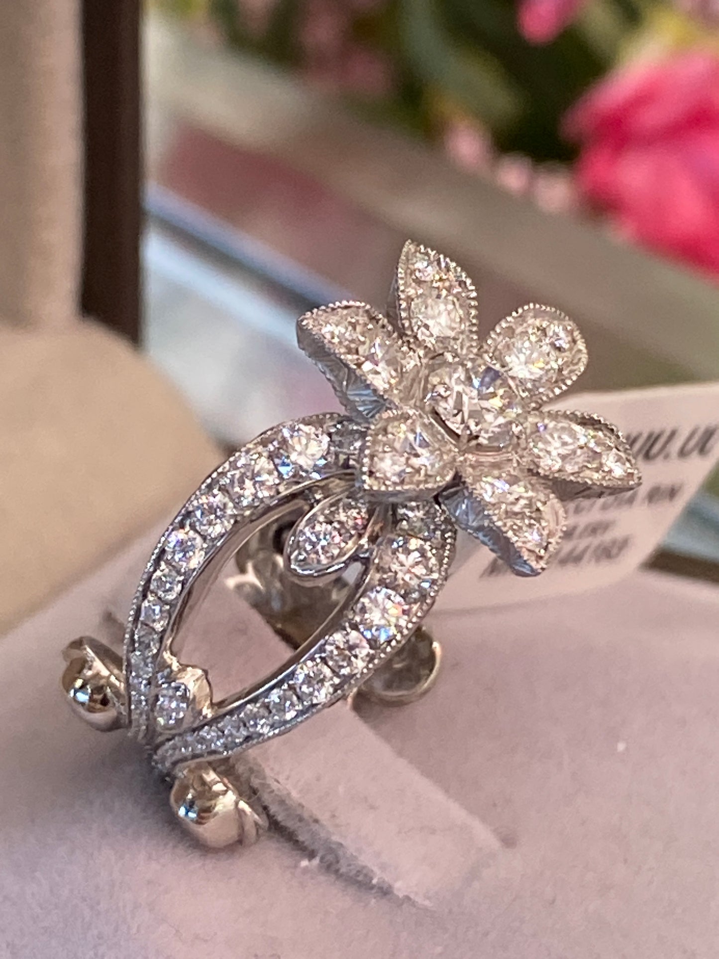 18k White Gold Diamond Gucci Ring