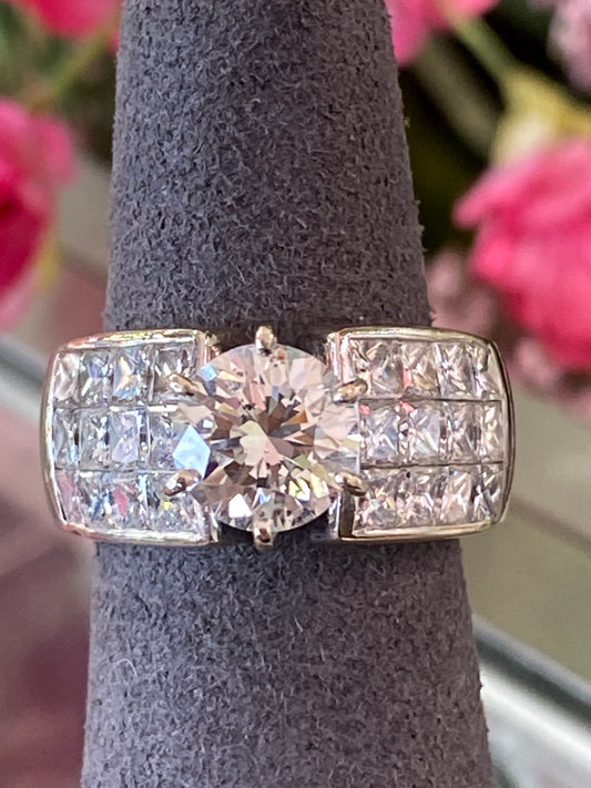 18k White Gold Diamond Engagement Ring