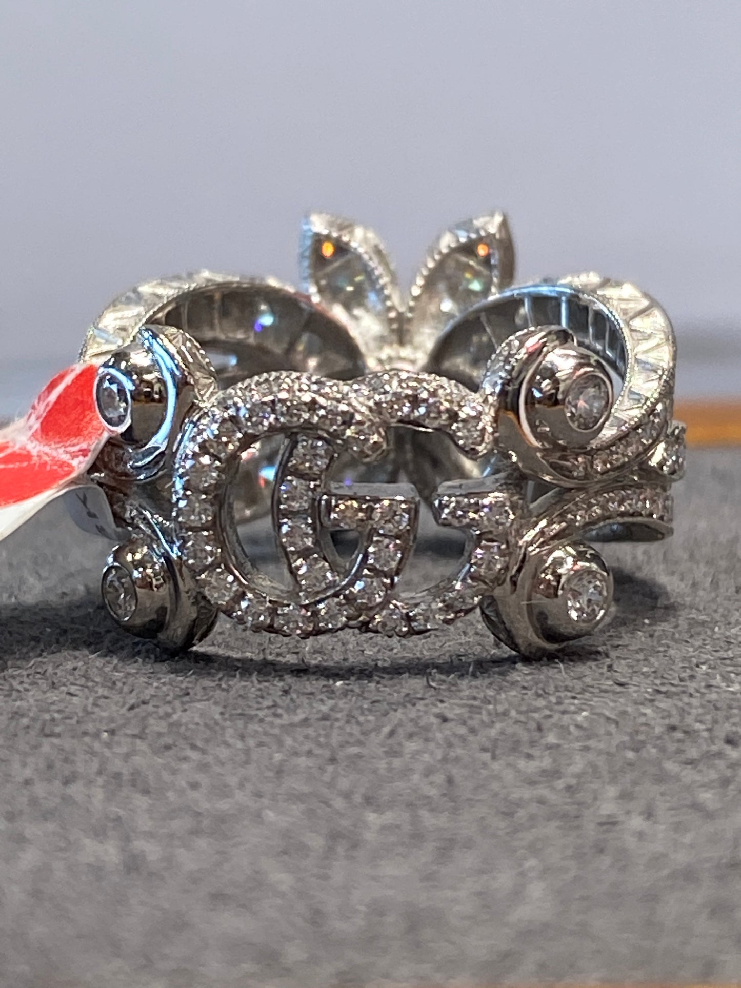 18k White Gold Diamond Gucci Ring