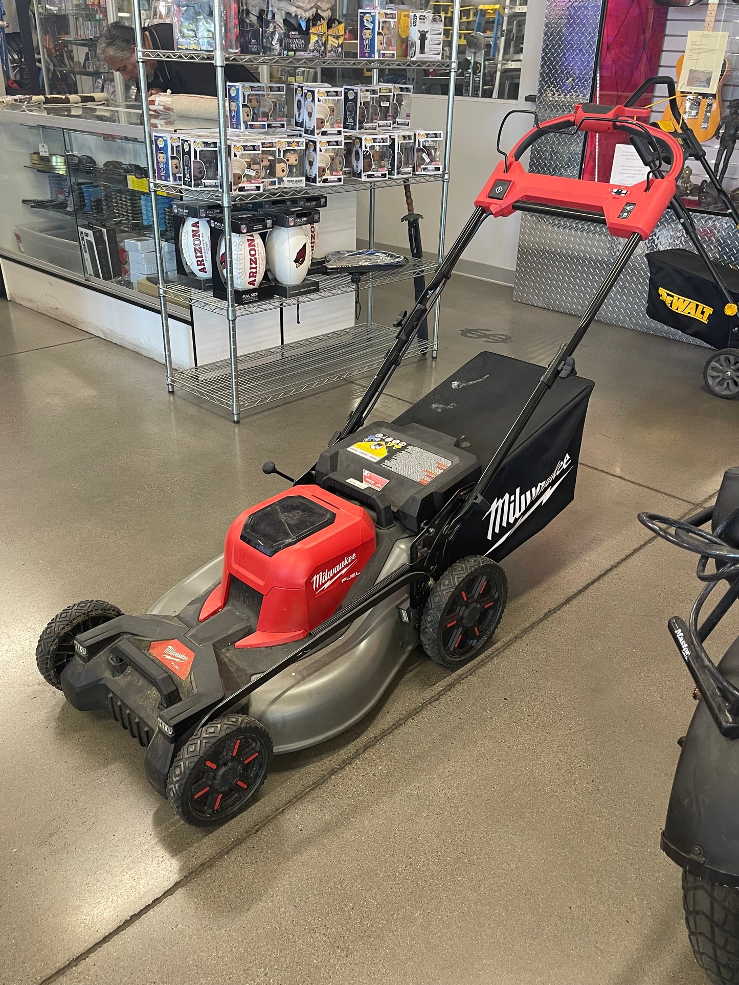 Cordless Milwaukee Lawnmower (126691) MMP