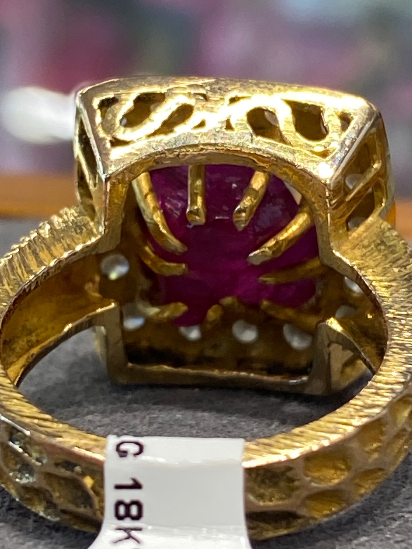 18k Yellow Gold Ring With Red Stone & Diamonds