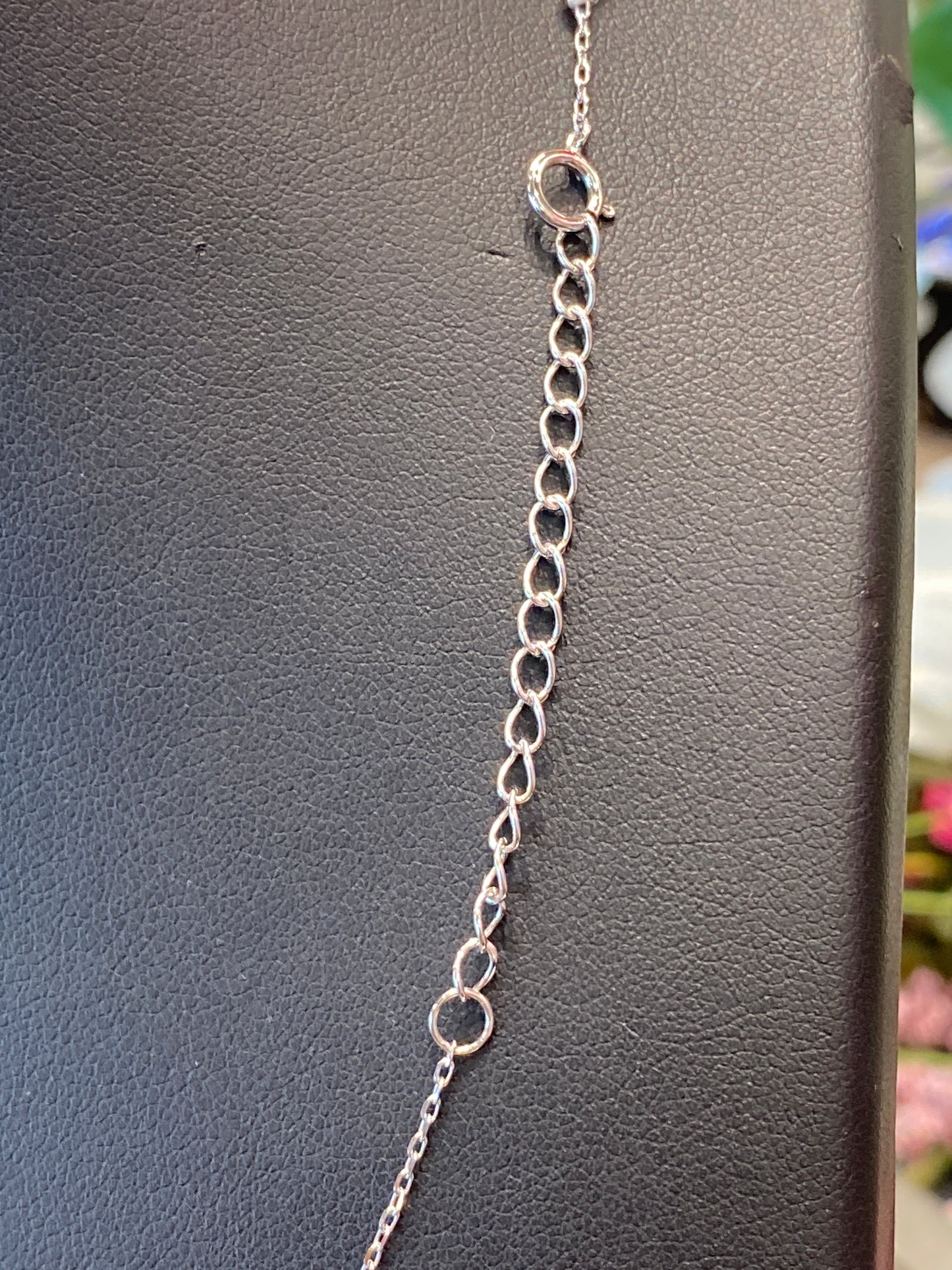 Silver Chain W/ Diamond Shape Pendant
