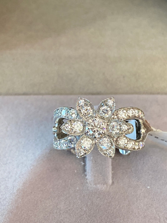 18k White Gold Diamond Gucci Ring