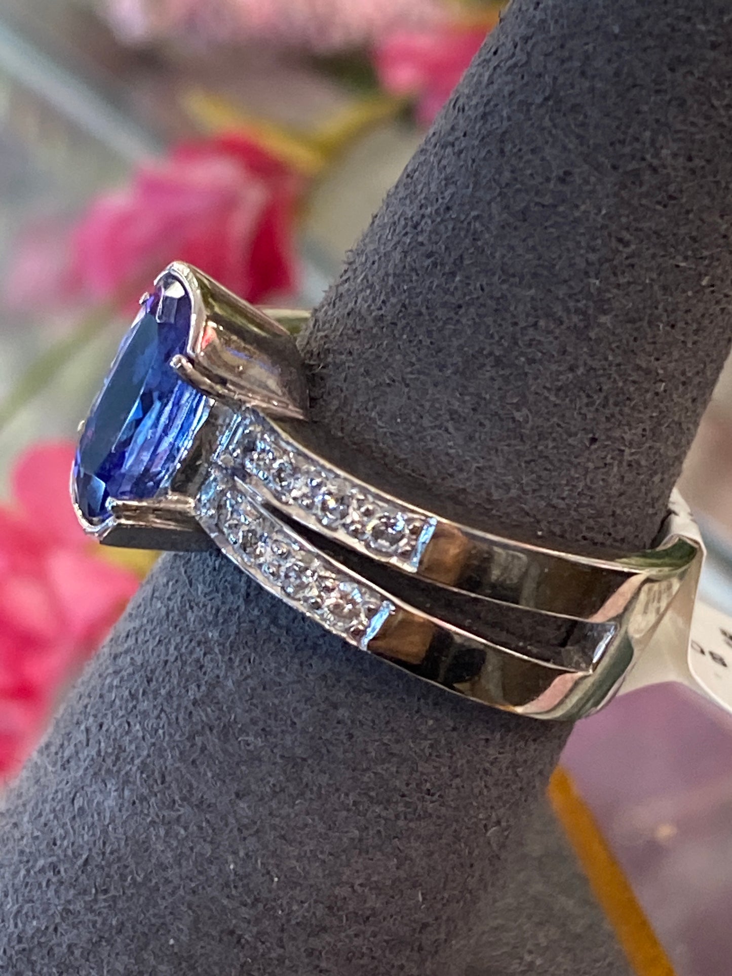 18k White Gold Tanzanite Ring