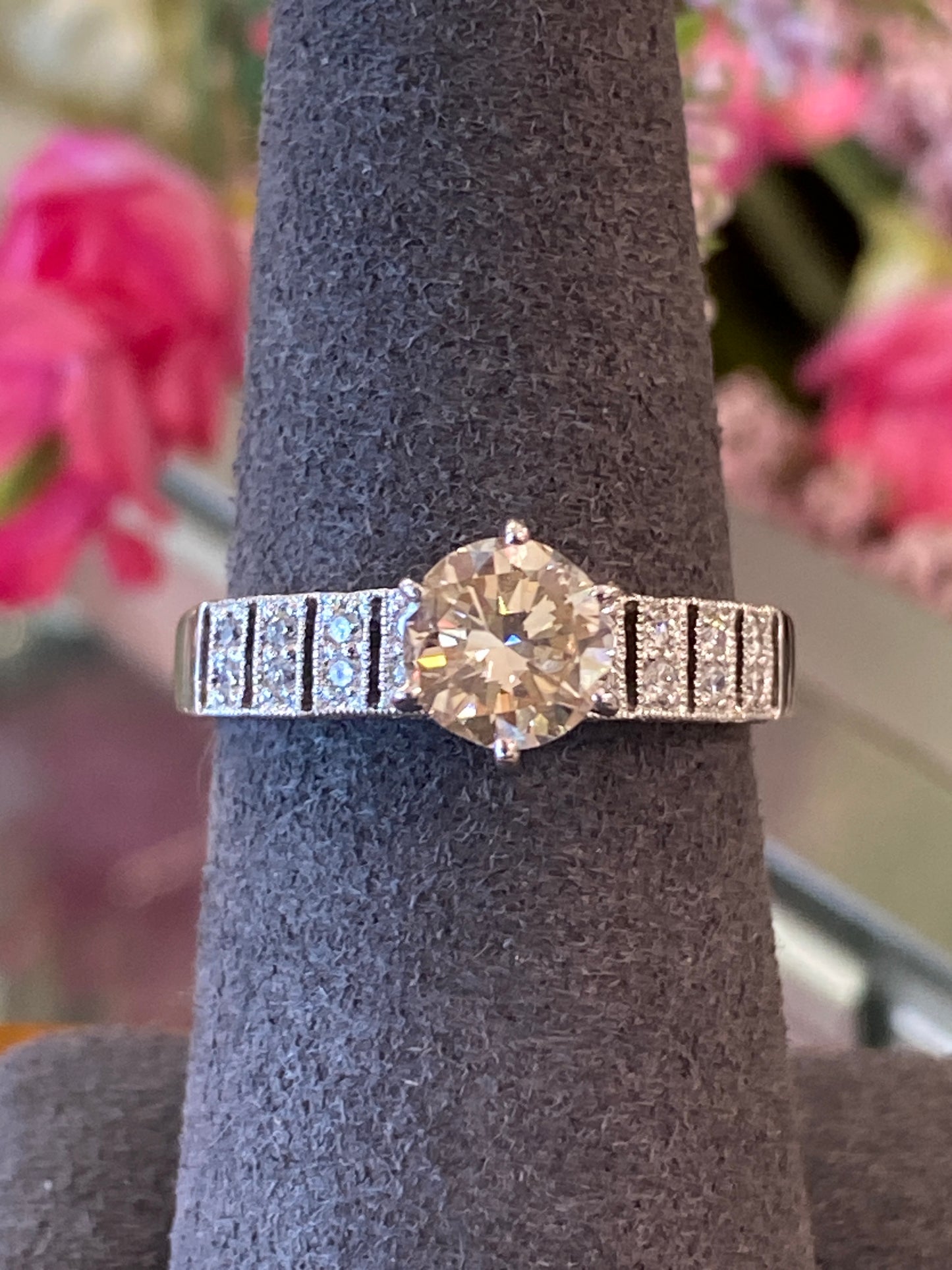 18k White Gold Diamond Engagement Ring