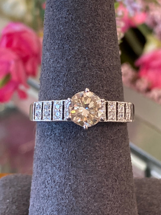 18k White Gold Diamond Engagement Ring