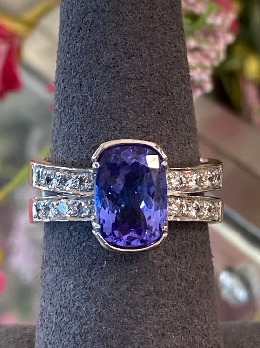 18k White Gold Tanzanite Ring