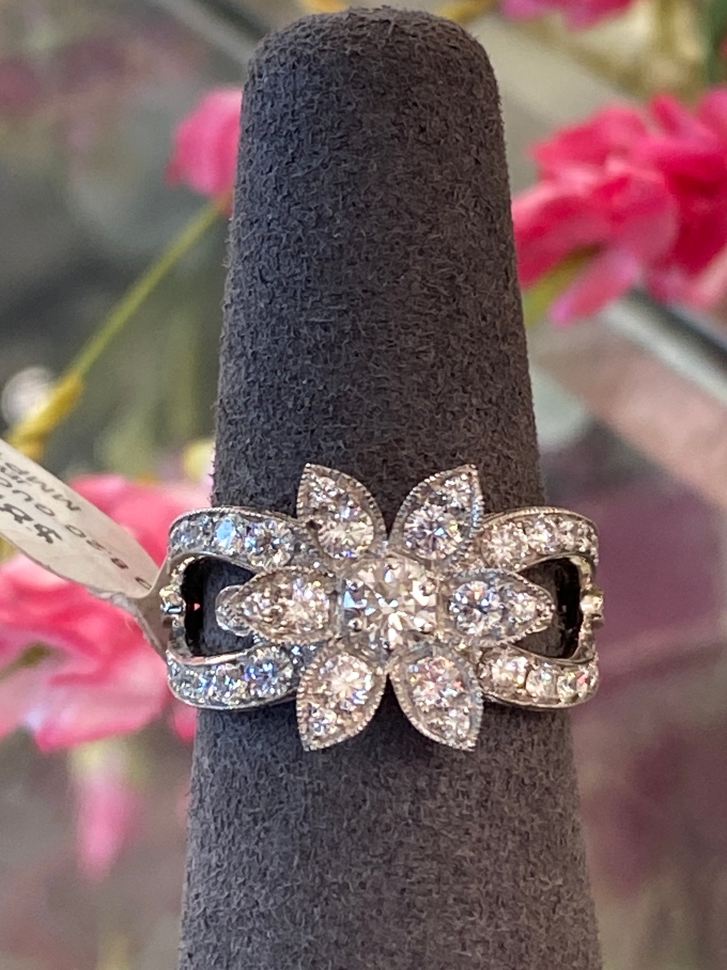 18k White Gold Diamond Gucci Ring