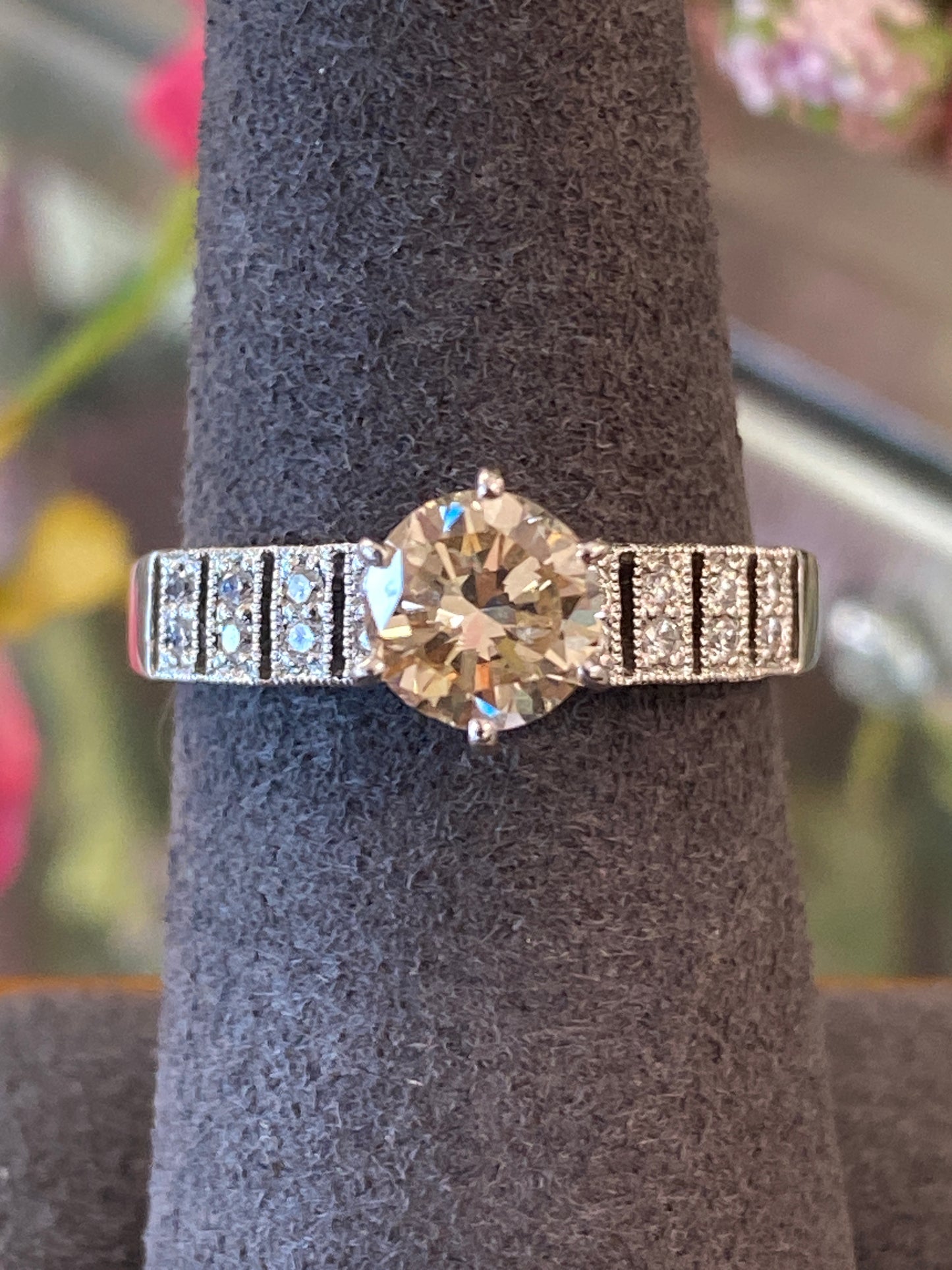 18k White Gold Diamond Engagement Ring