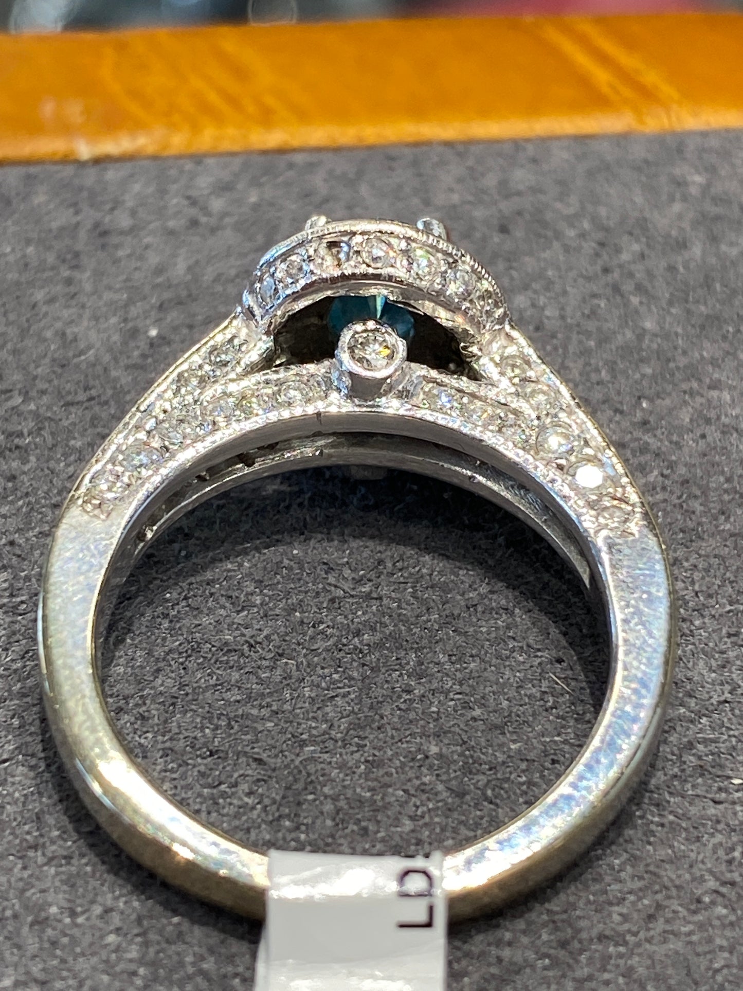 18k White Gold Diamond Ring With A Blue Radiated Diamond